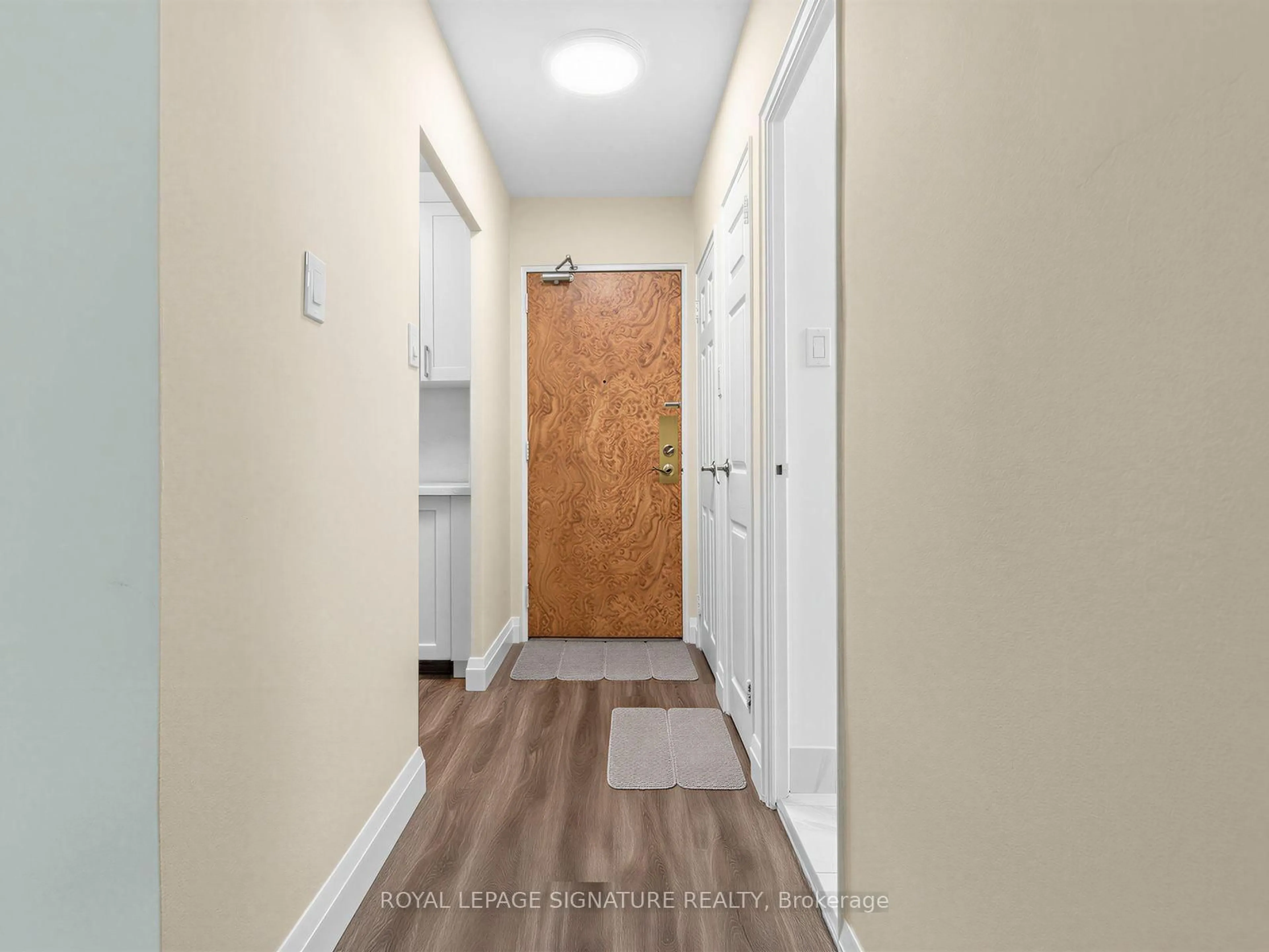 Indoor entryway for 1901 Bayview Ave #106, Toronto Ontario M4G 3E4