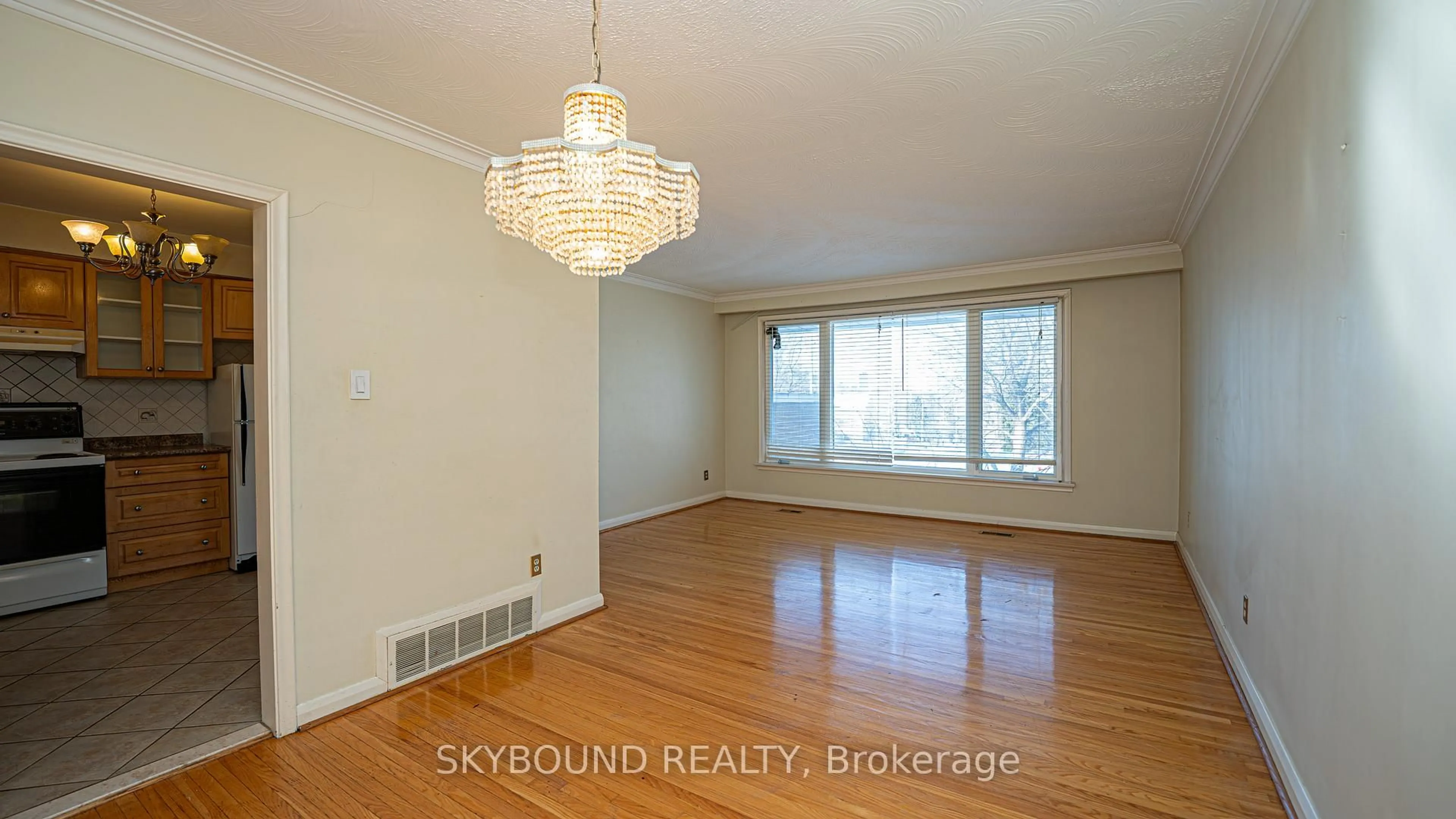 Dining room, wood/laminate floor for 9 Caronport Cres, Toronto Ontario M3A 1G9