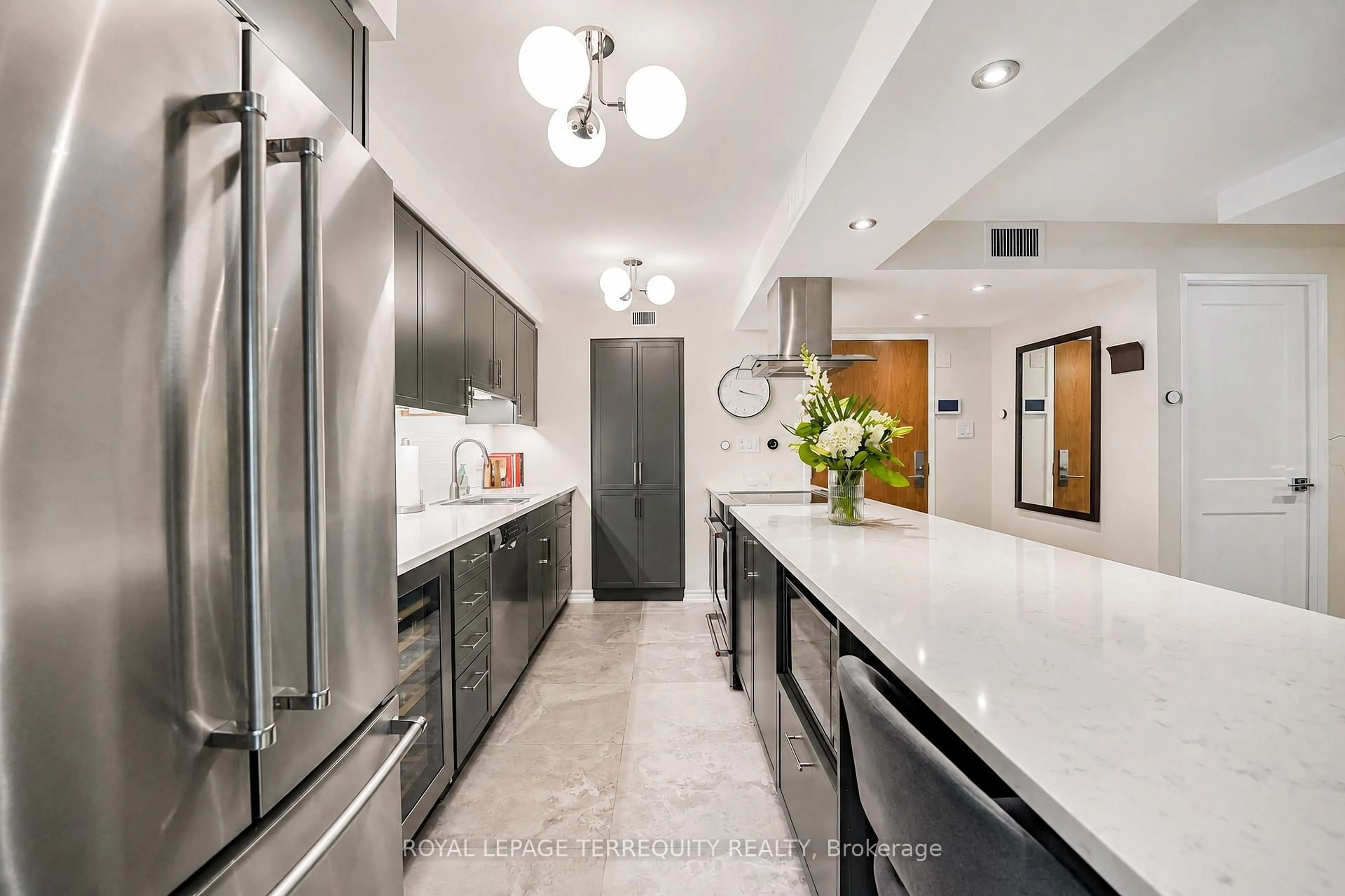 Contemporary kitchen, ceramic/tile floor for 35 Church St #208, Toronto Ontario M5E 1T3