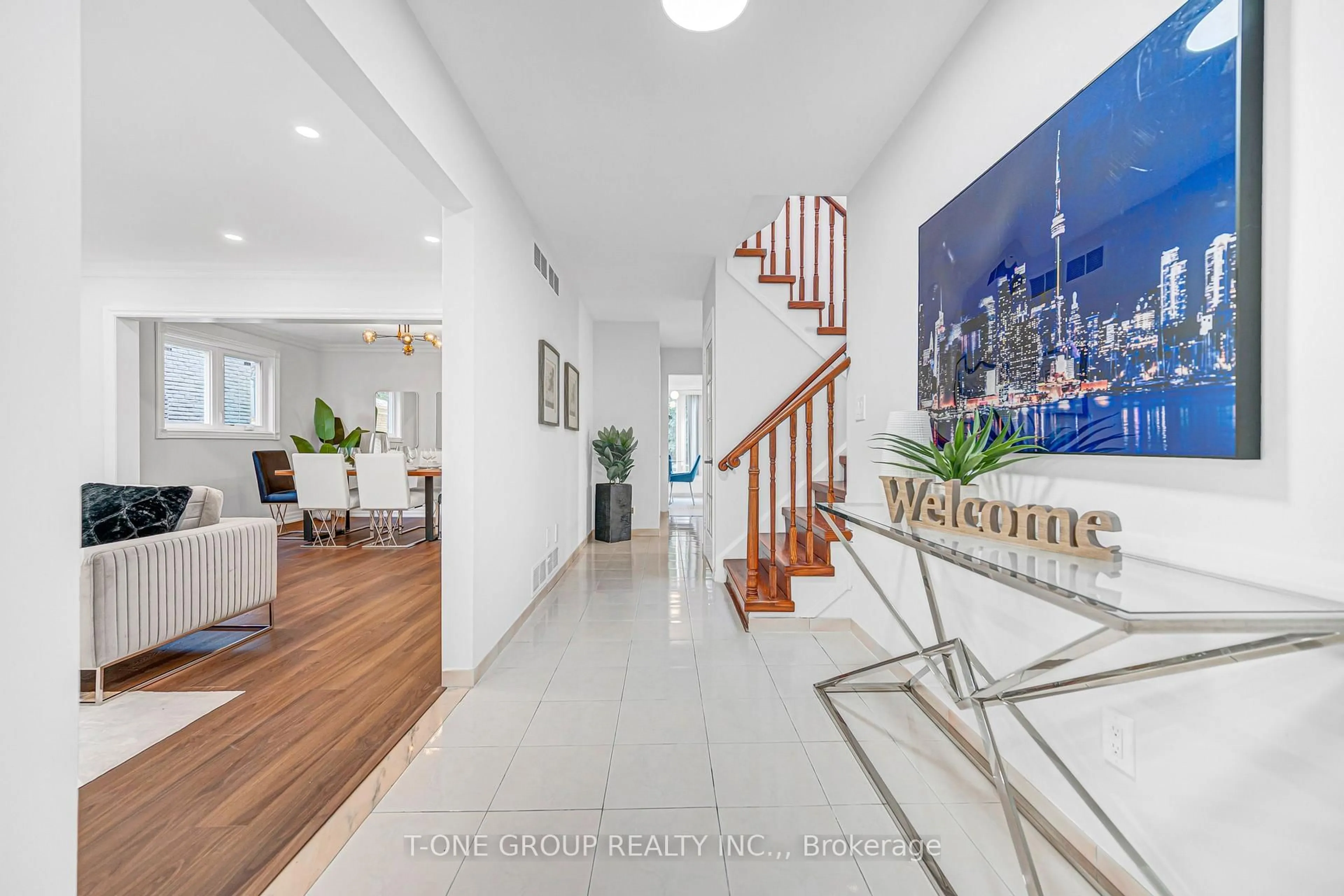 Indoor foyer for 63 Hobart Dr, Toronto Ontario M2J 3J8