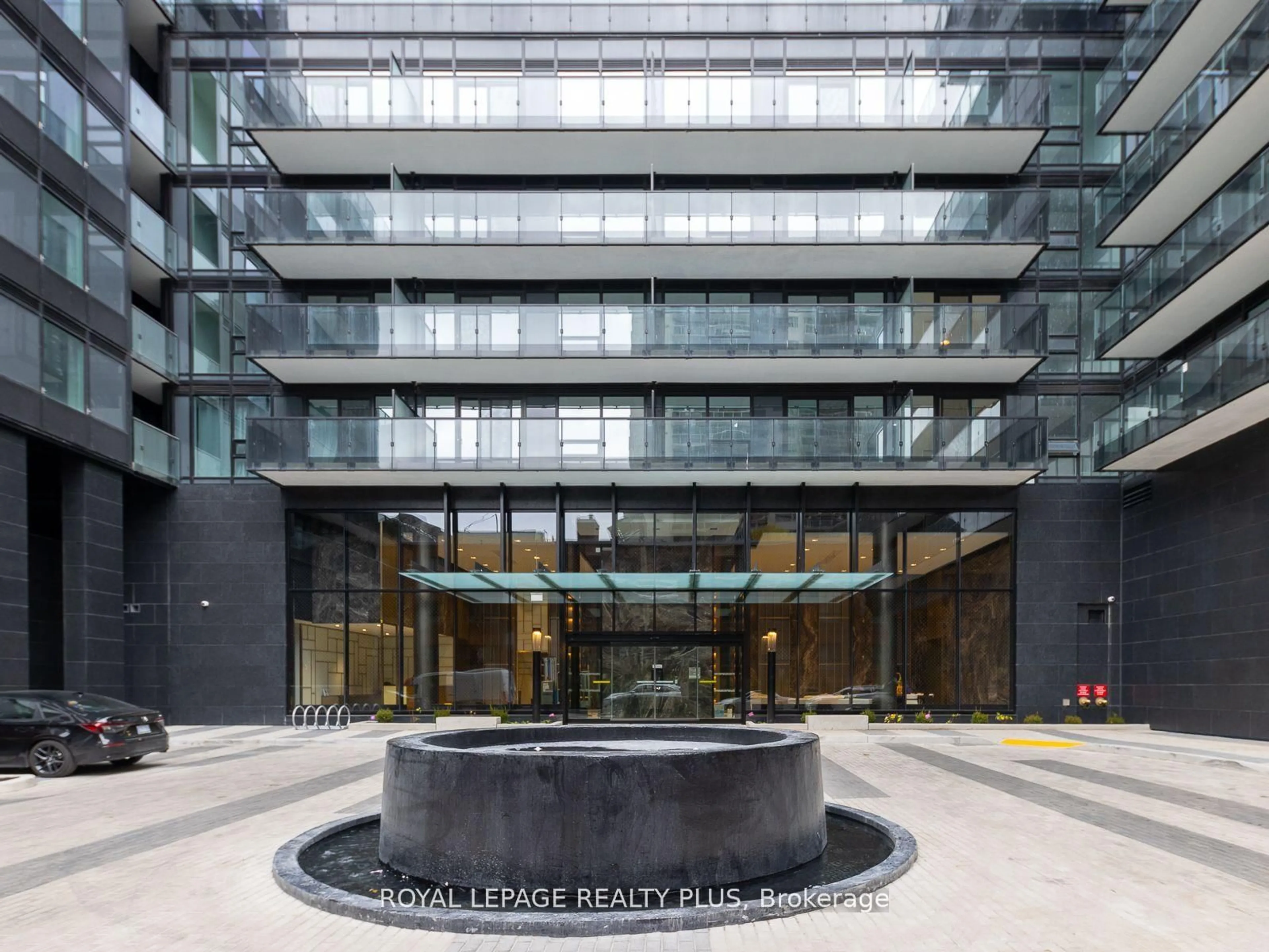 Indoor foyer for 127 Broadway Ave #206S, Toronto Ontario N4P 1V4