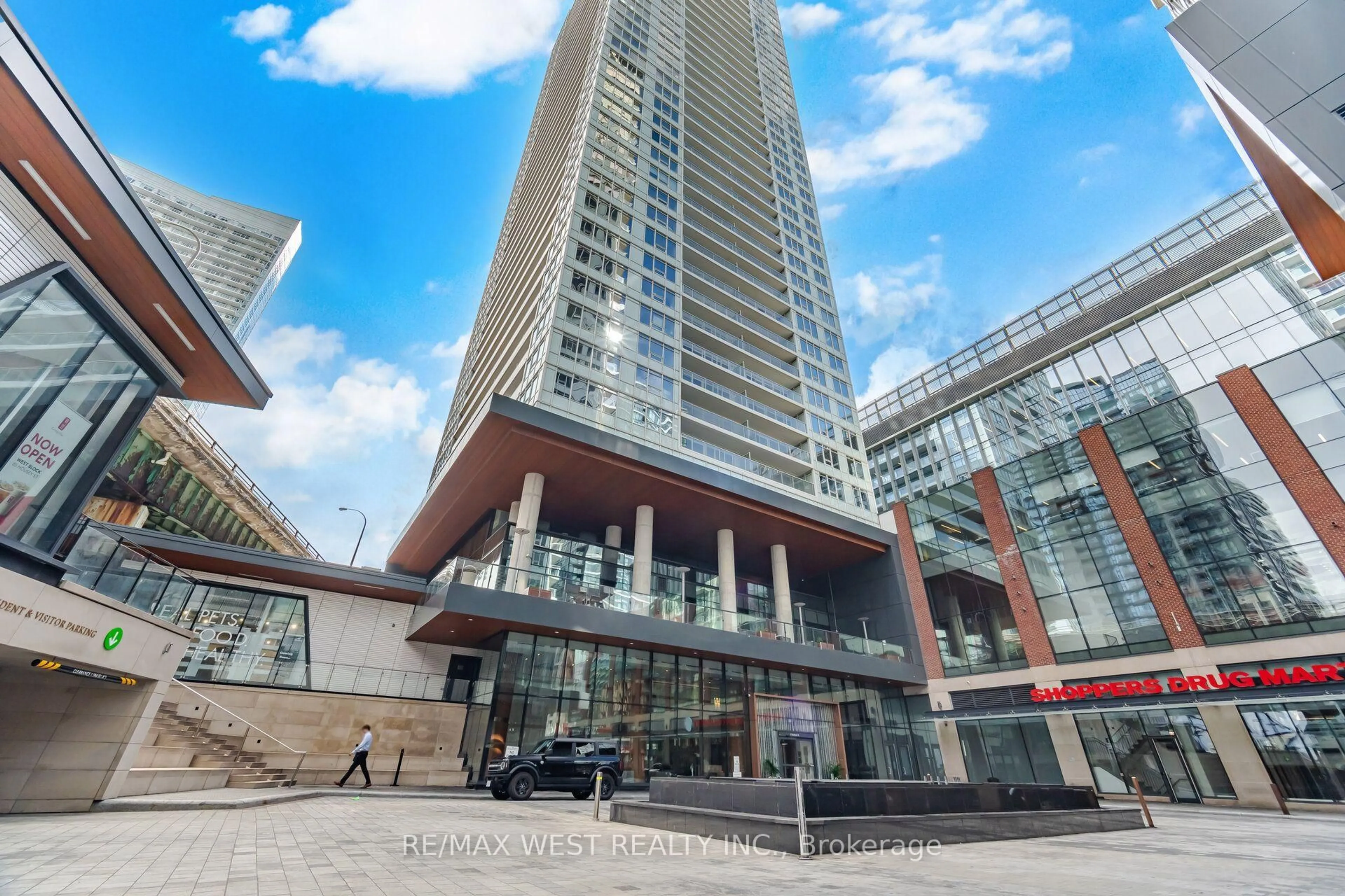 Indoor foyer for 17 Bathurst St #1602, Toronto Ontario M5V 0N1