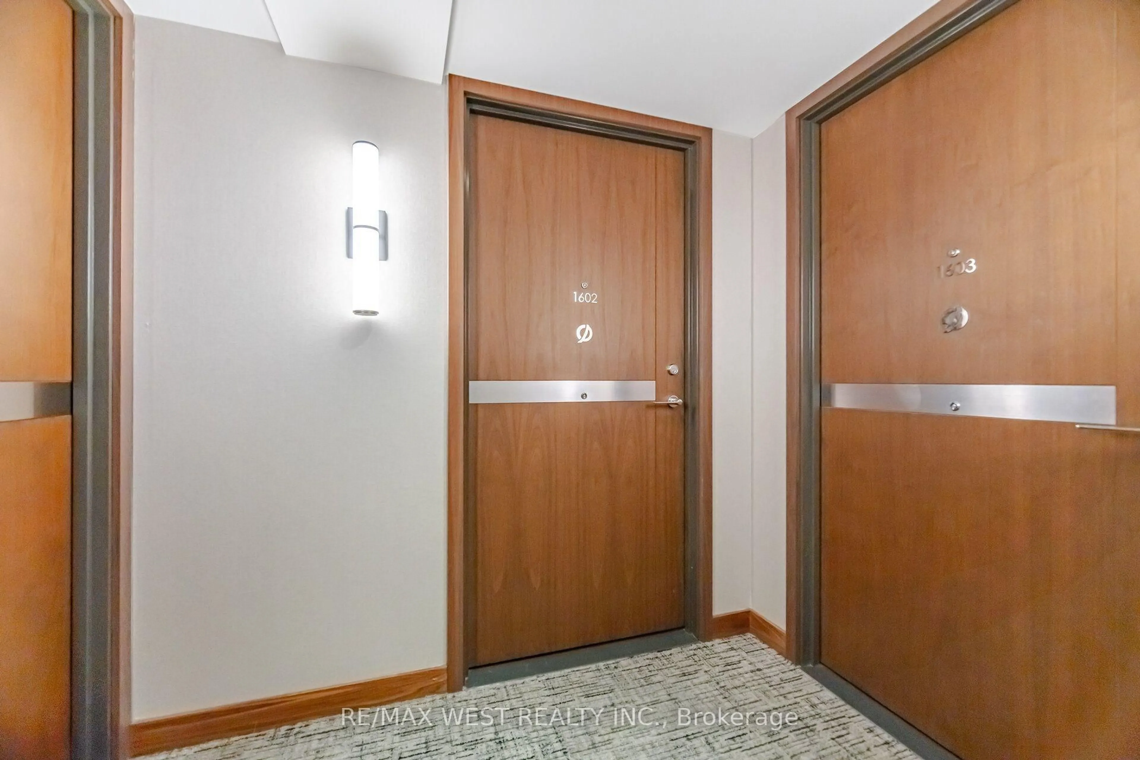 Indoor foyer for 17 Bathurst St #1602, Toronto Ontario M5V 0N1