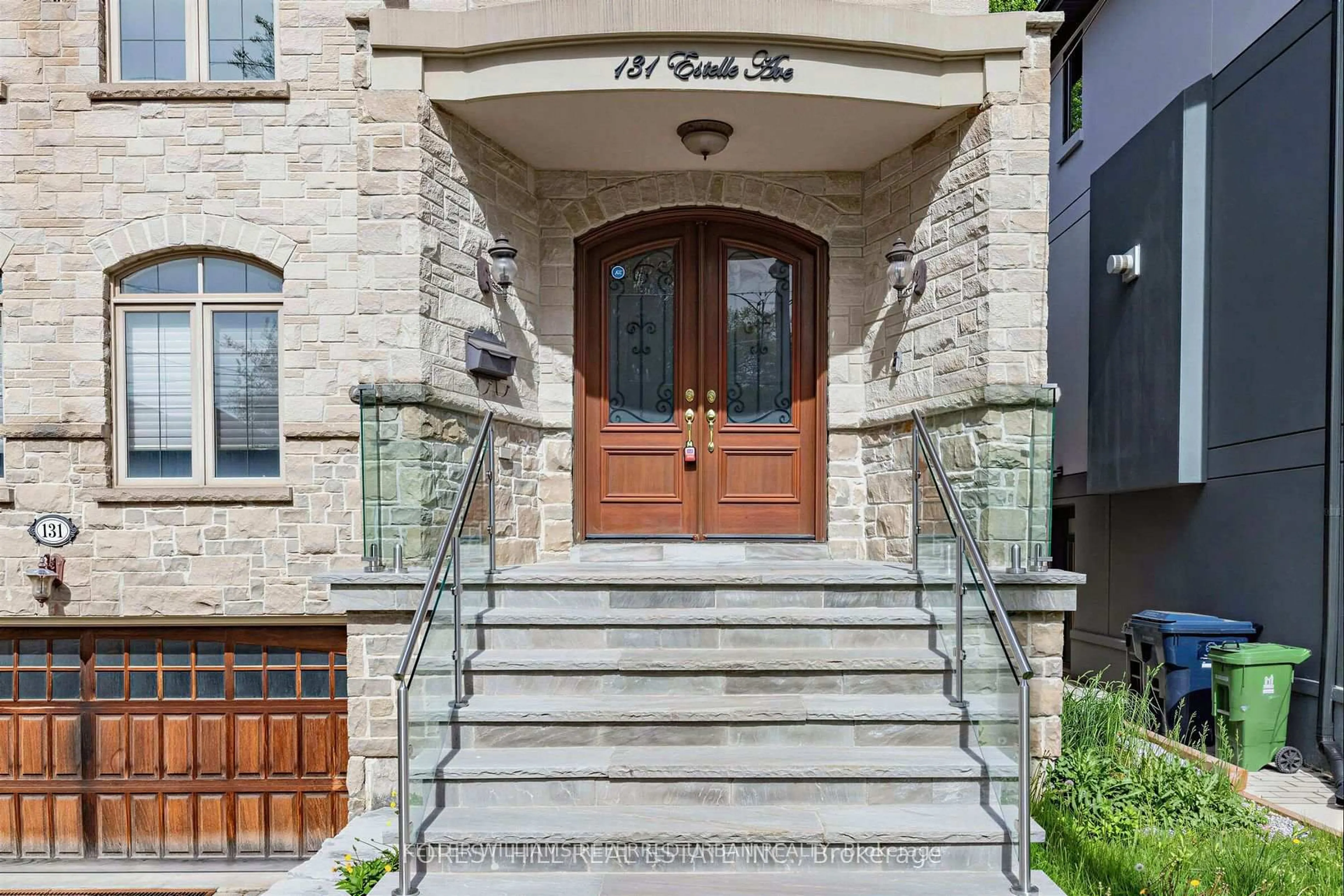 Indoor entryway for 131 Estelle Ave, Toronto Ontario M2N 5H6