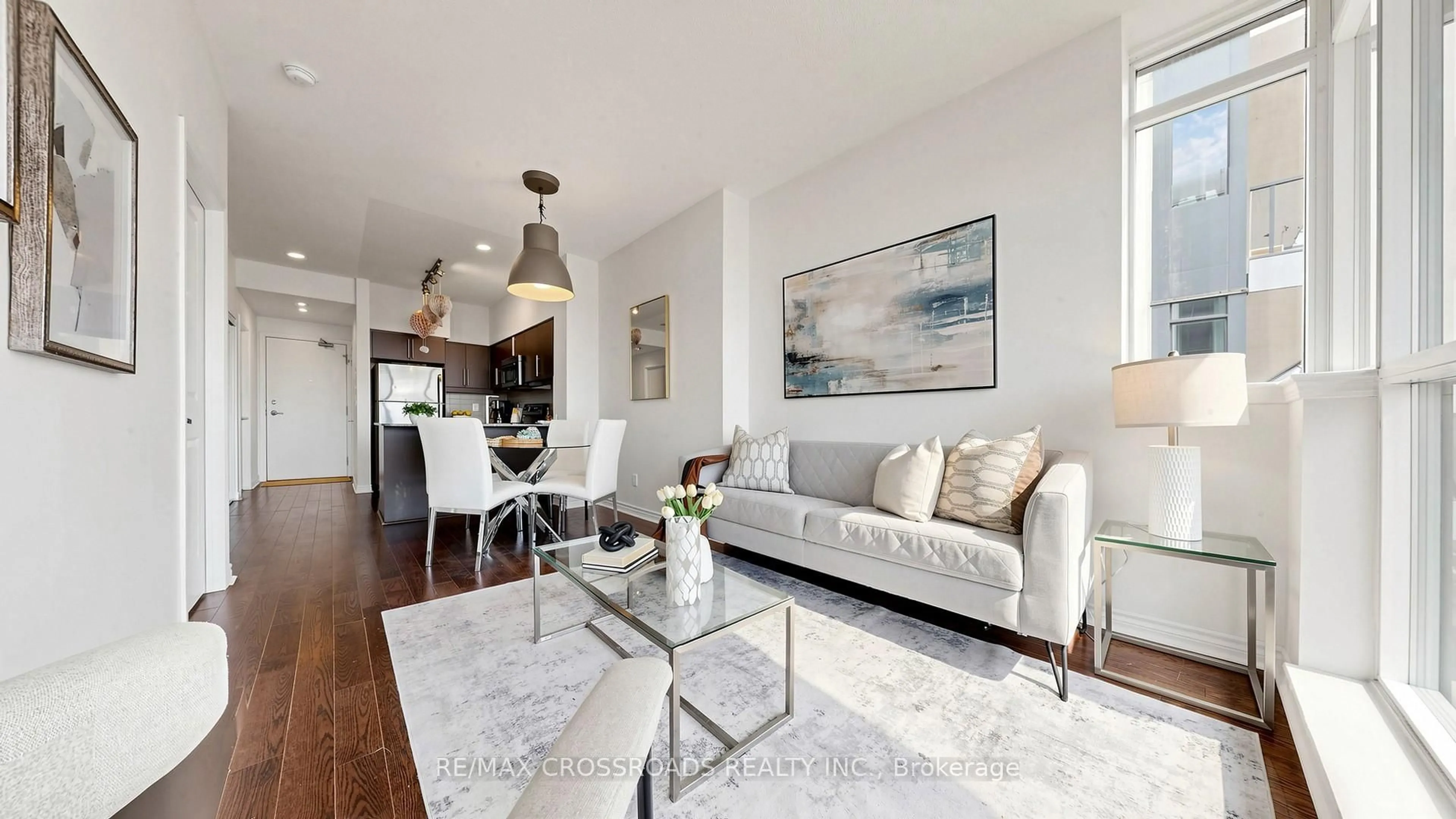 Living room with furniture, wood/laminate floor for 2885 Bayview Ave #1401, Toronto Ontario M2K 0A3