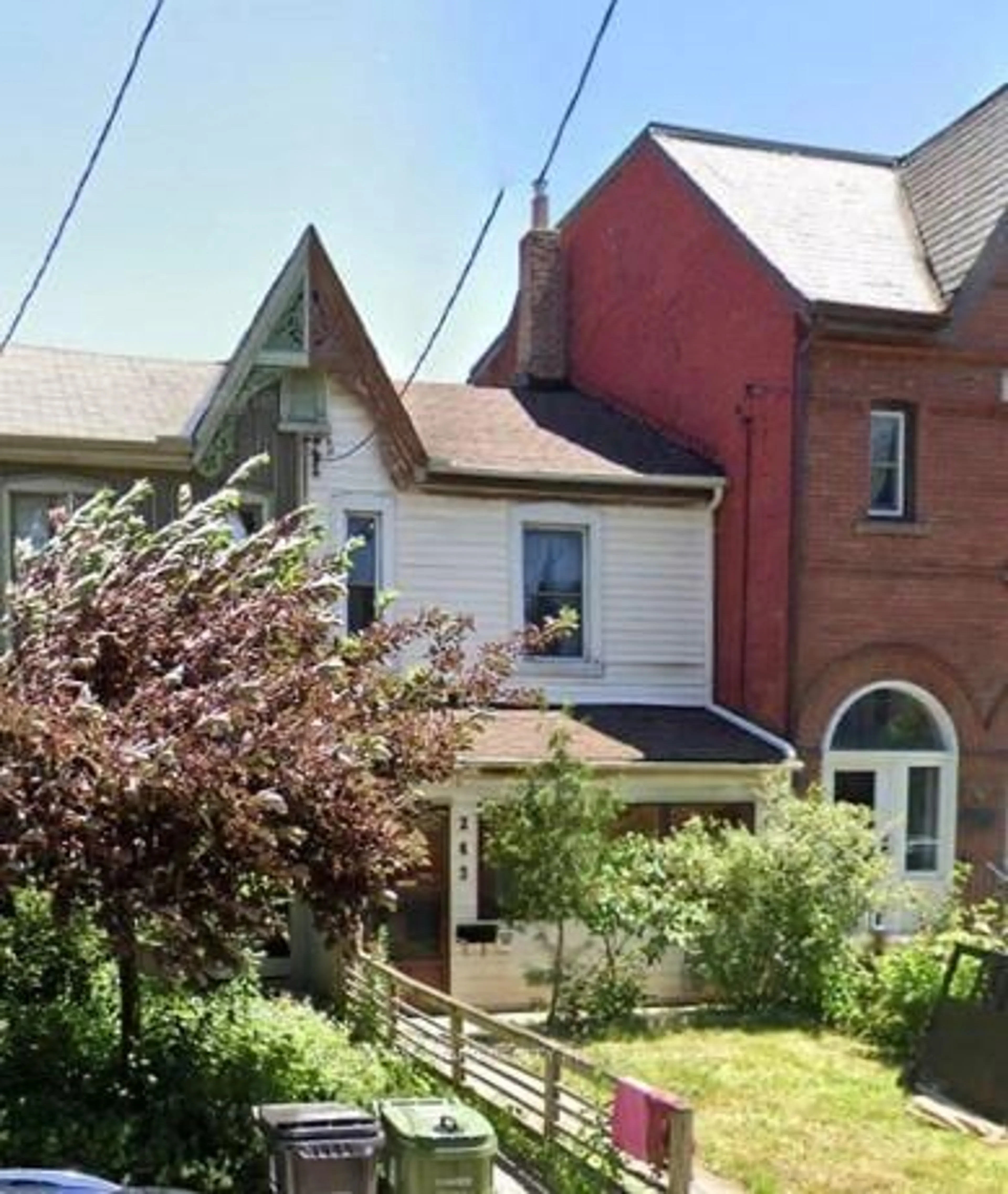 A pic from outside/outdoor area/front of a property/back of a property/a pic from drone, street for 243 Lippincott St, Toronto Ontario M5S 2P4