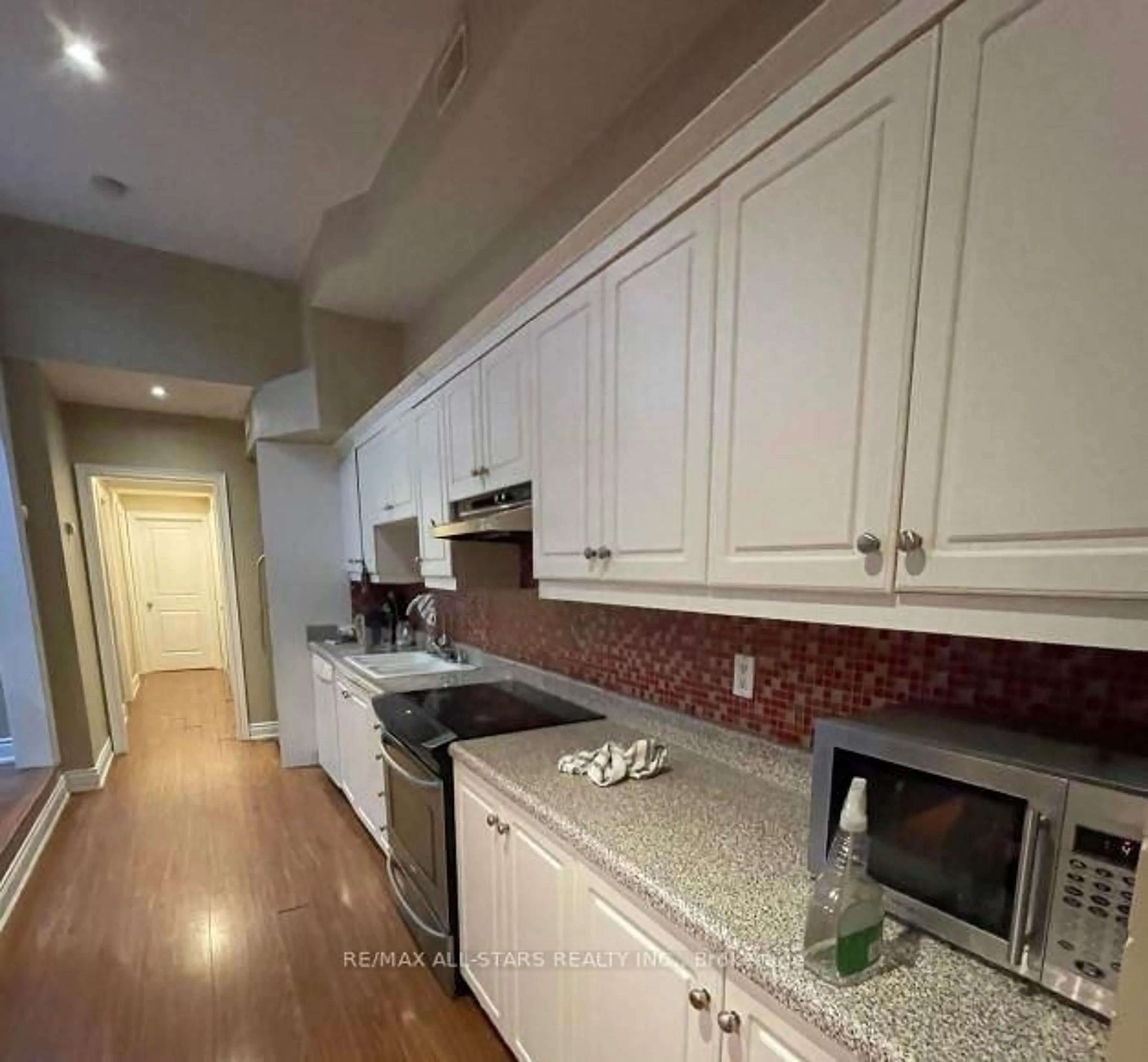Unknown for 243 Lippincott St, Toronto Ontario M5S 2P4