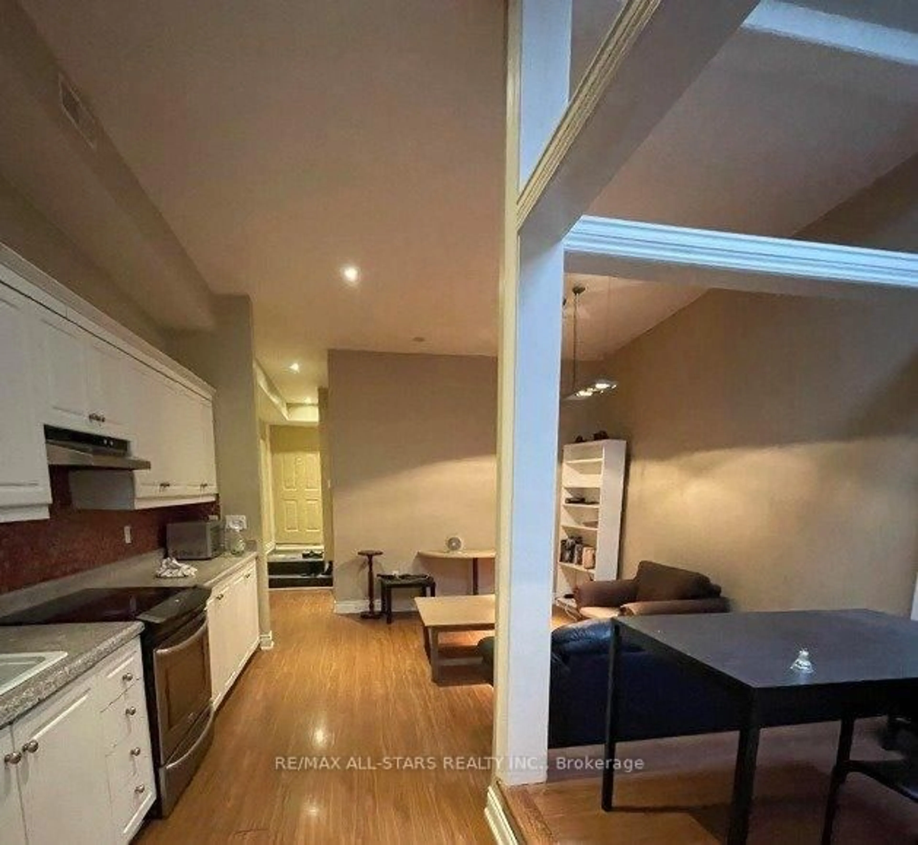 Open concept kitchen, unknown for 243 Lippincott St, Toronto Ontario M5S 2P4