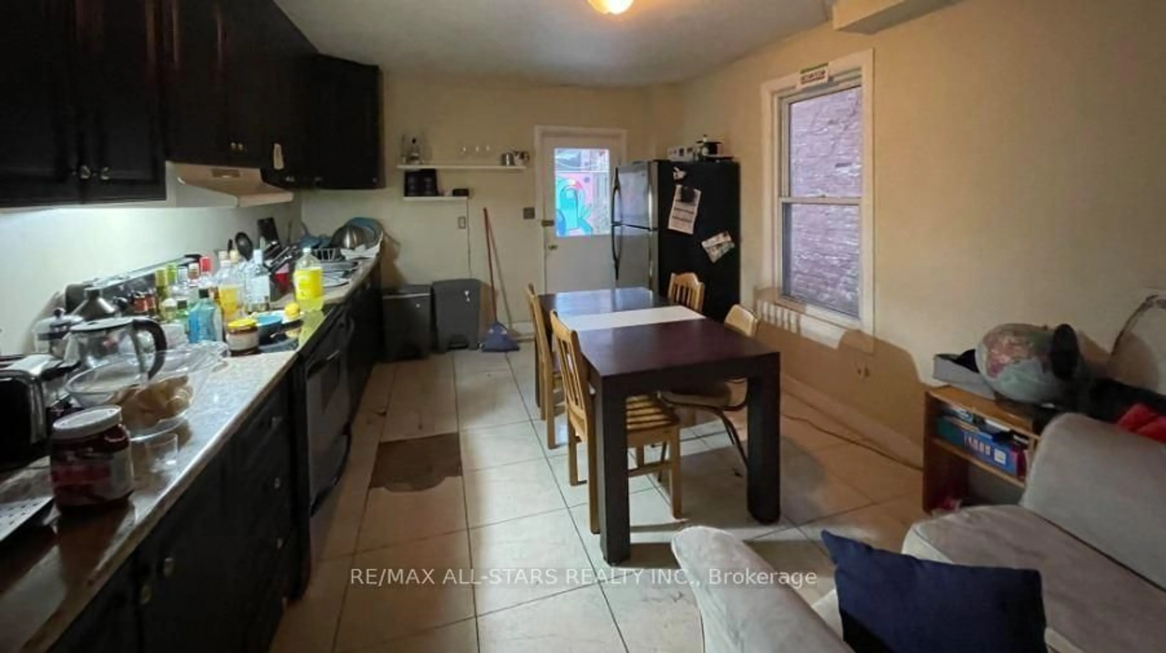 Unknown for 243 Lippincott St, Toronto Ontario M5S 2P4
