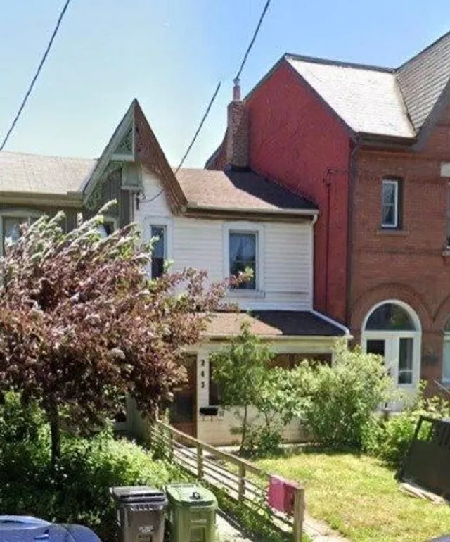 243 Lippincott St, Toronto 4