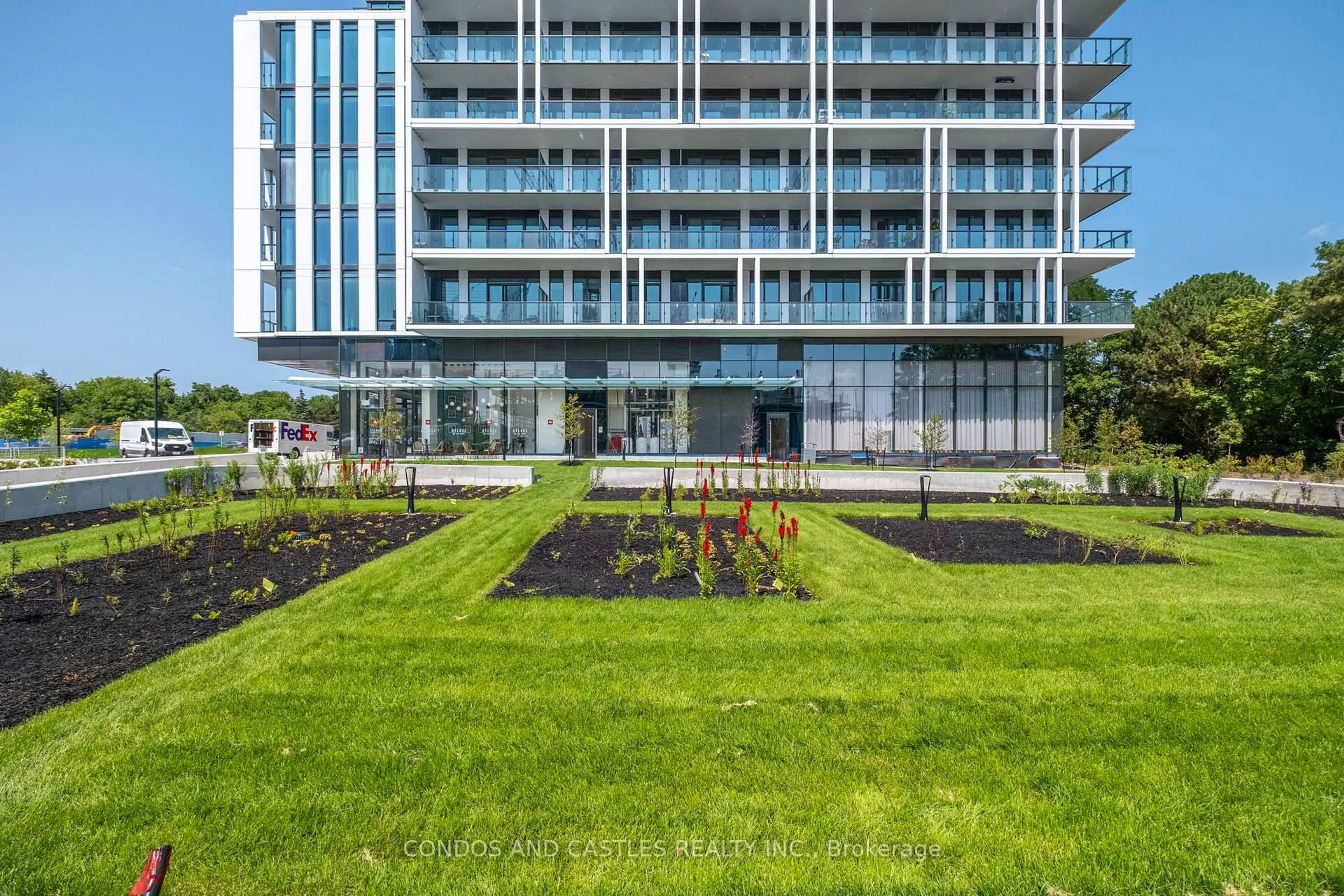 Patio, building for 29 Green Trail Crt #3206, Toronto Ontario M2K 0J9