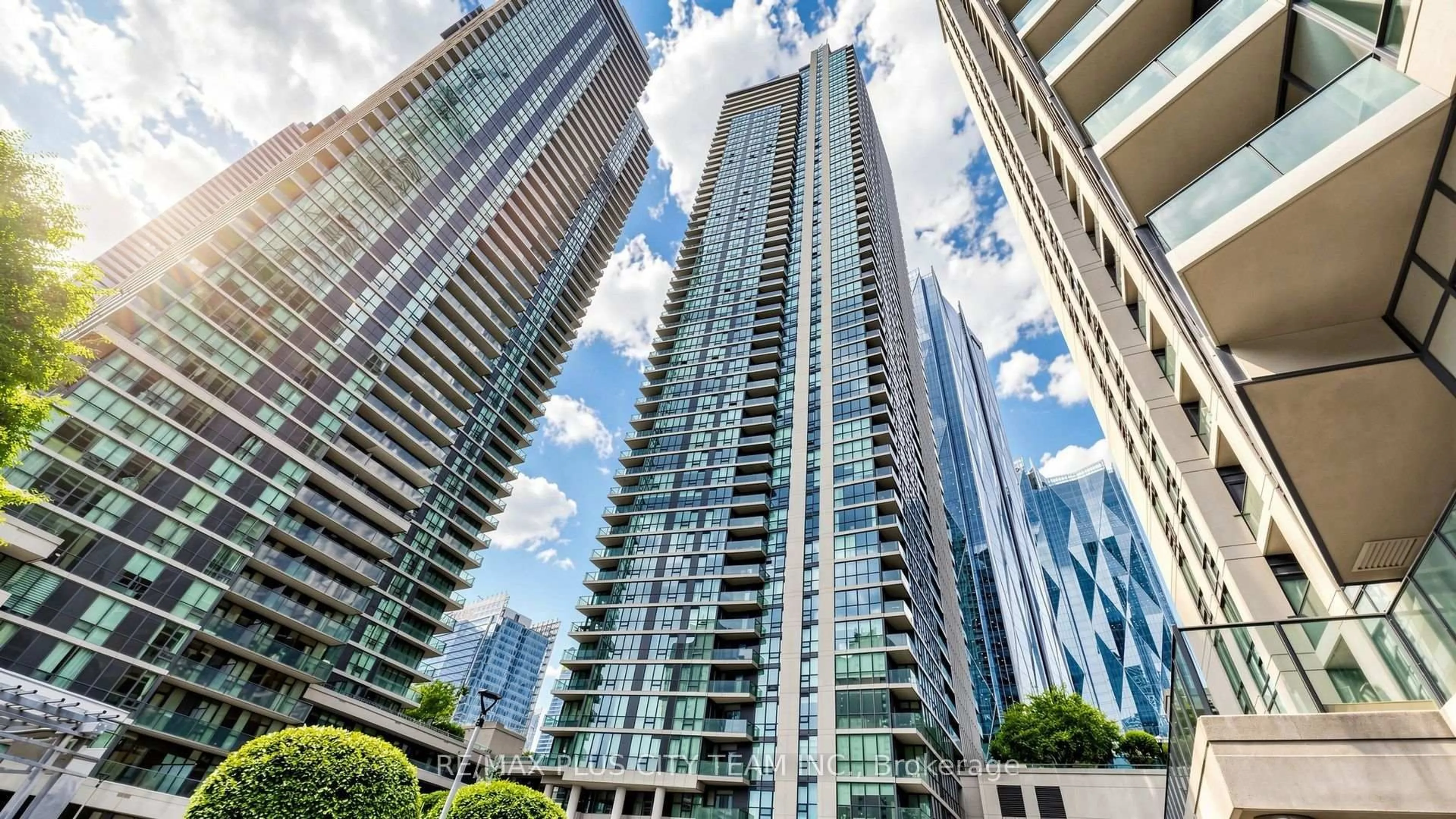 Indoor foyer for 16 Harbour St #5005, Toronto Ontario M5J 2Z7