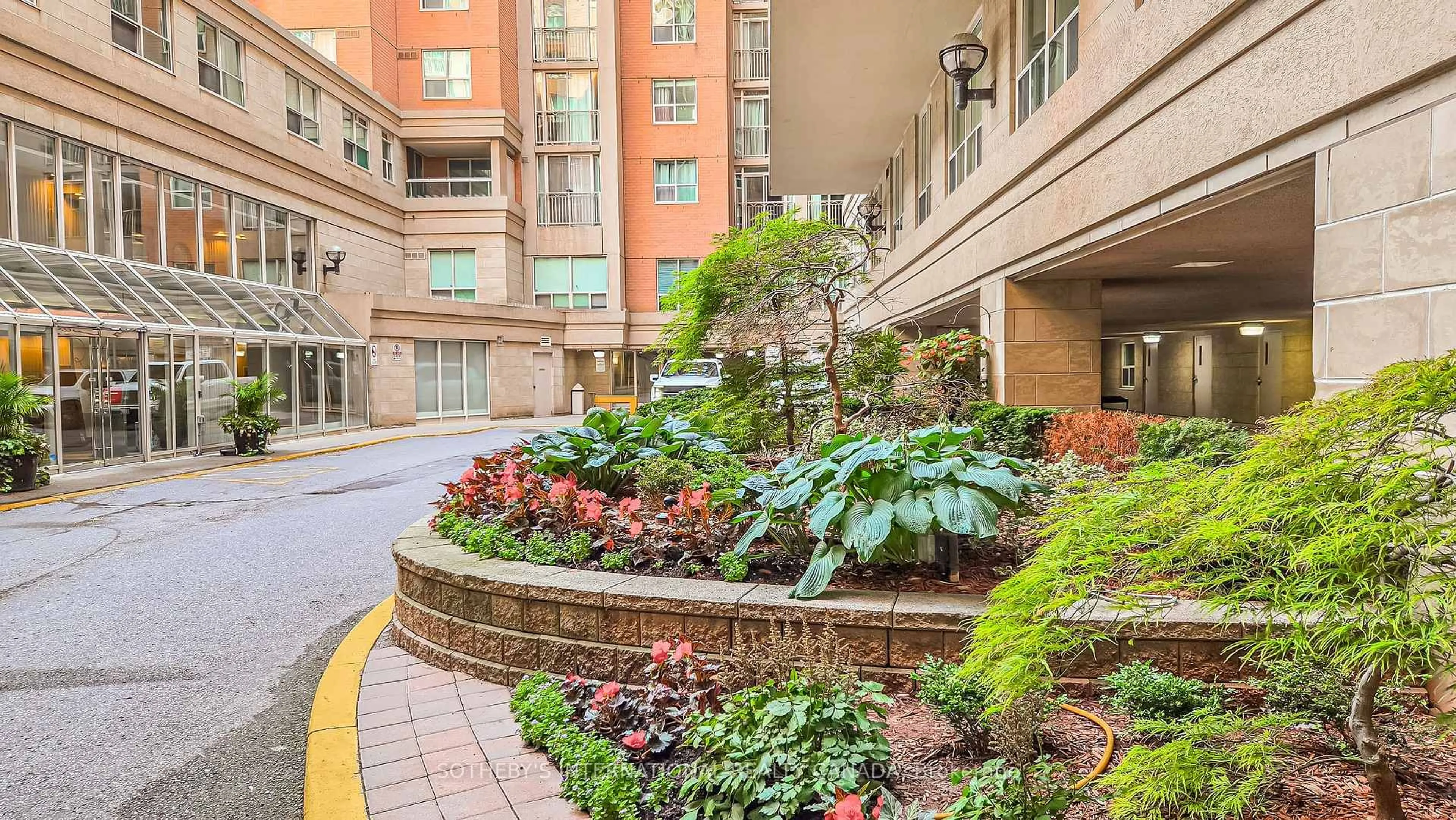 Patio, street for 323 Richmond St #224, Toronto Ontario M5A 4R3