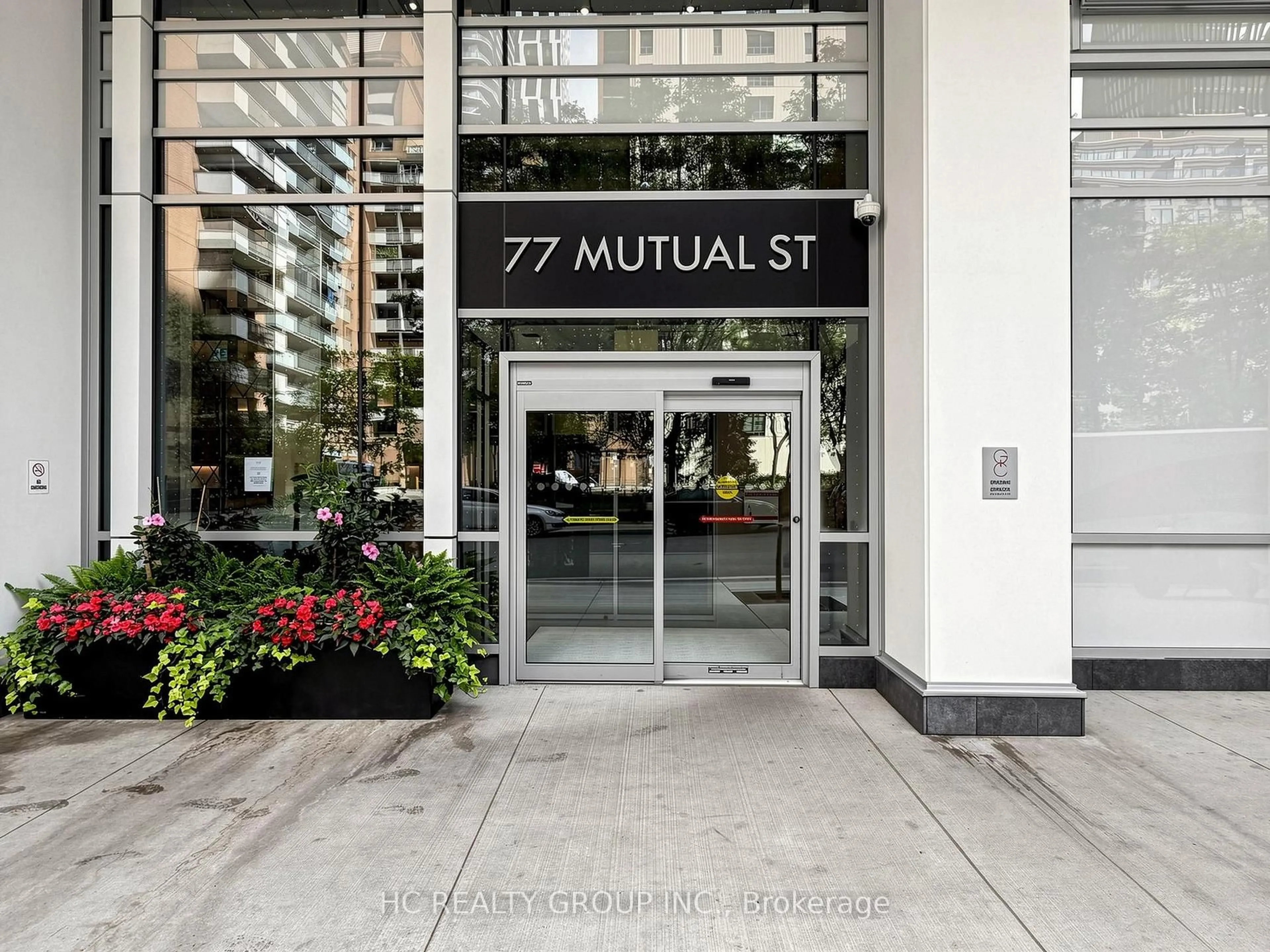 Indoor foyer for 77 Mutual St #2703, Toronto Ontario M5B 0B9