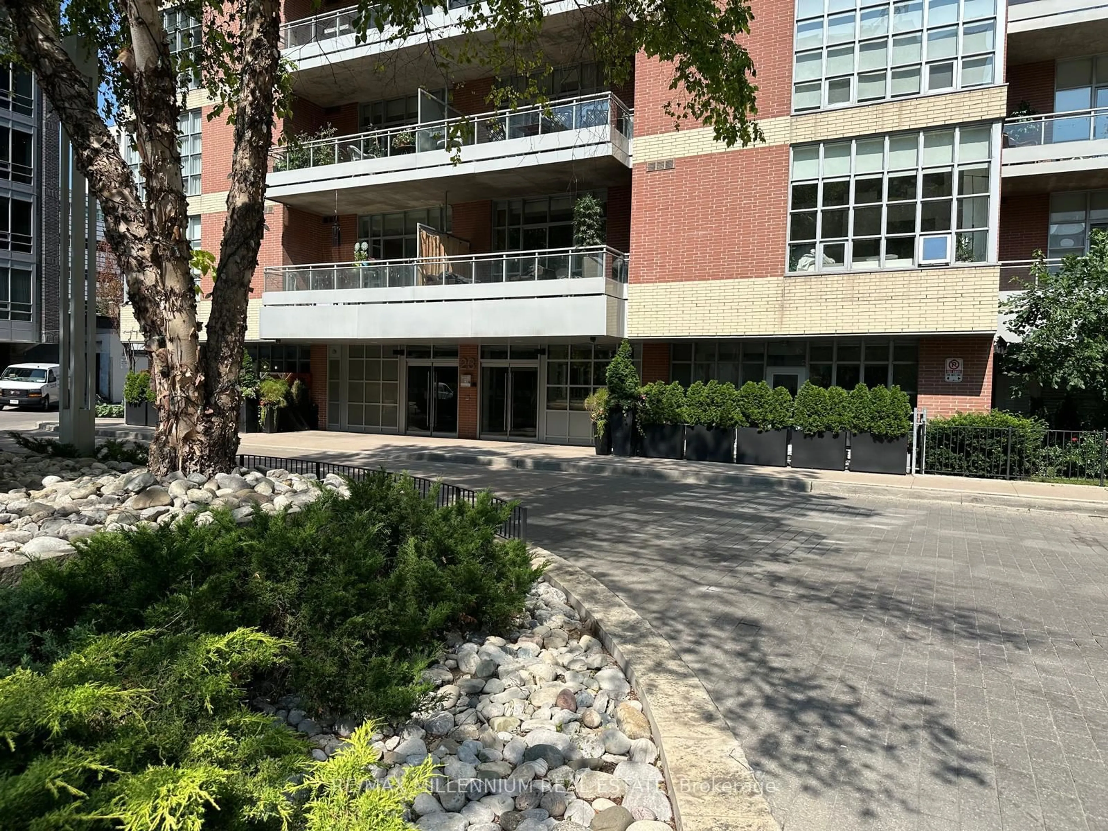 Indoor foyer for 23 Brant St #1001, Toronto Ontario M5V 2L9