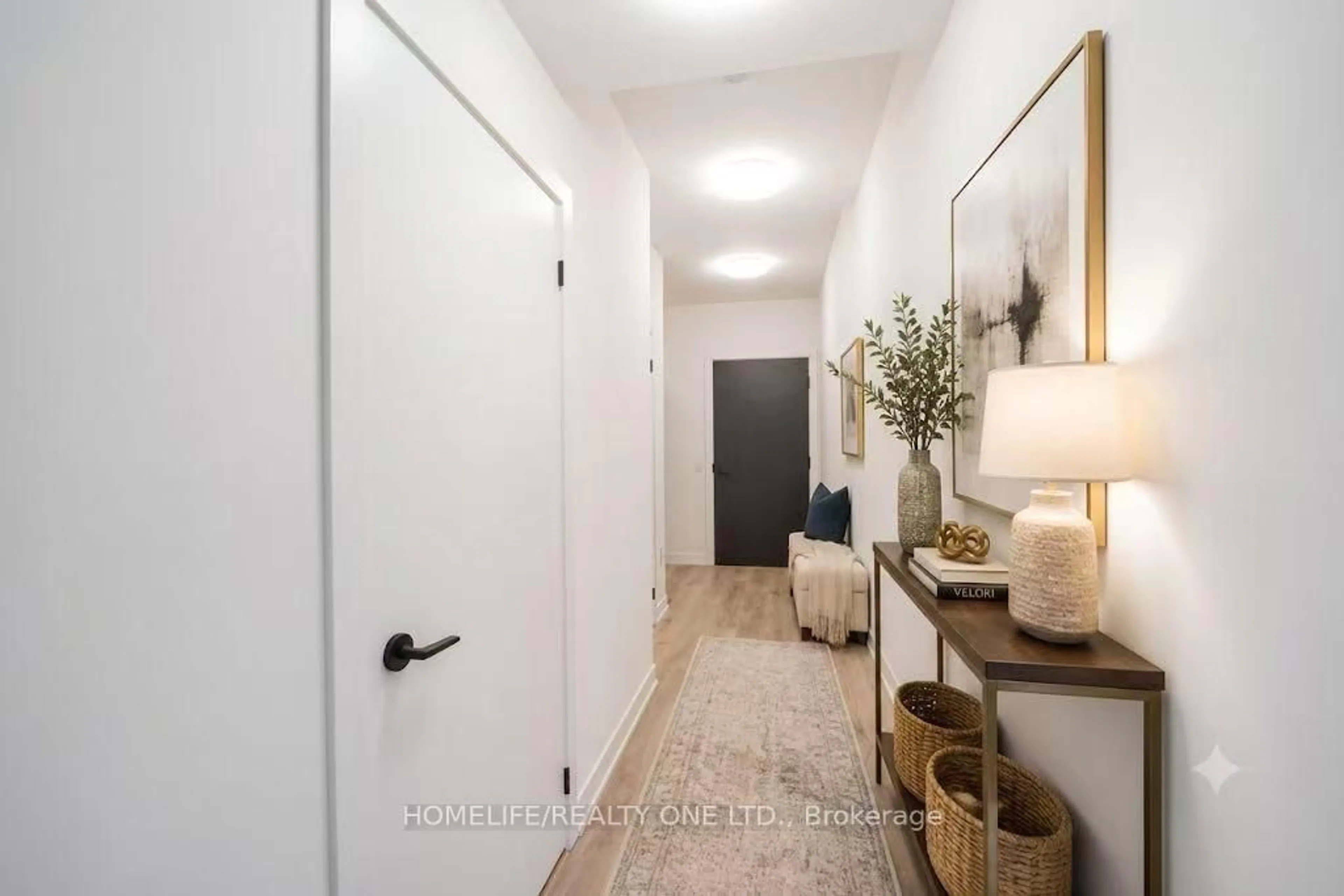 Indoor entryway for 117 Broadway Ave #1111, Toronto Ontario M4P 1V3