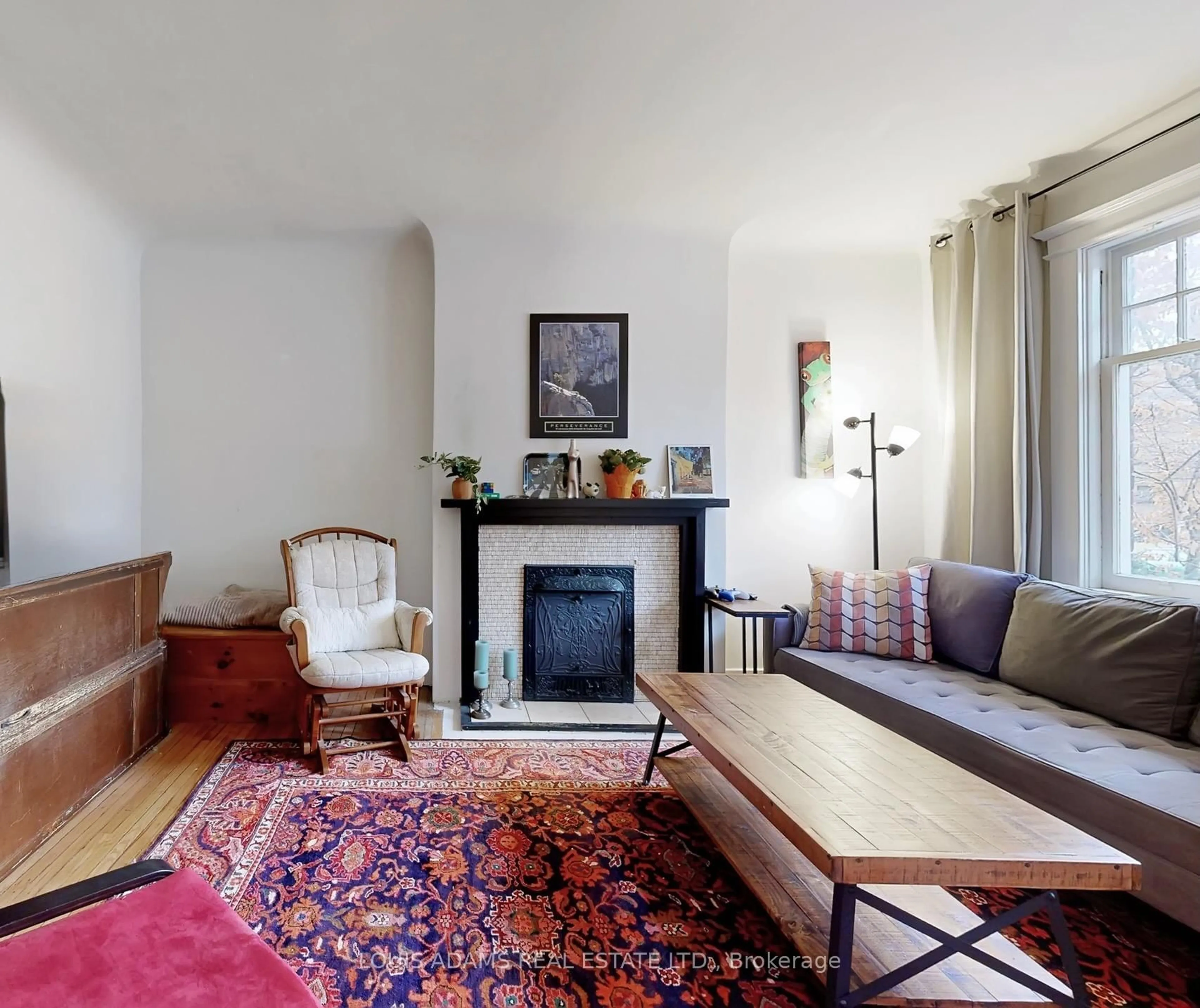 Living room with furniture, unknown for 499 Palmerston Blvd, Toronto Ontario M6G 2P2