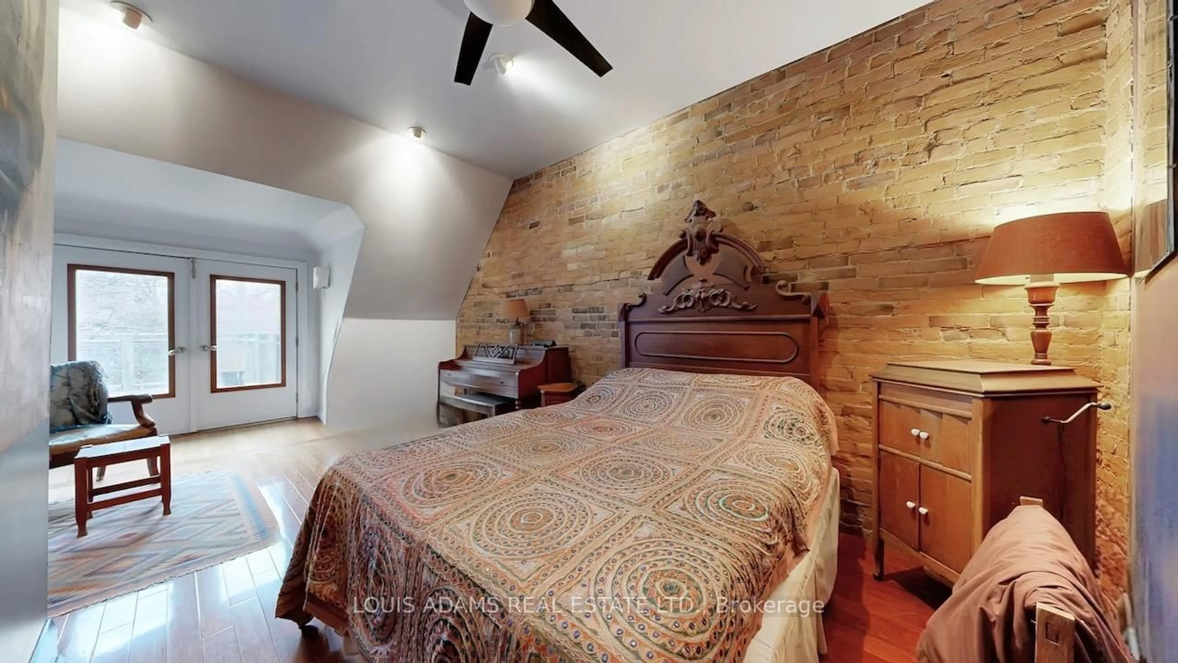 Bedroom with bed, unknown for 499 Palmerston Blvd, Toronto Ontario M6G 2P2