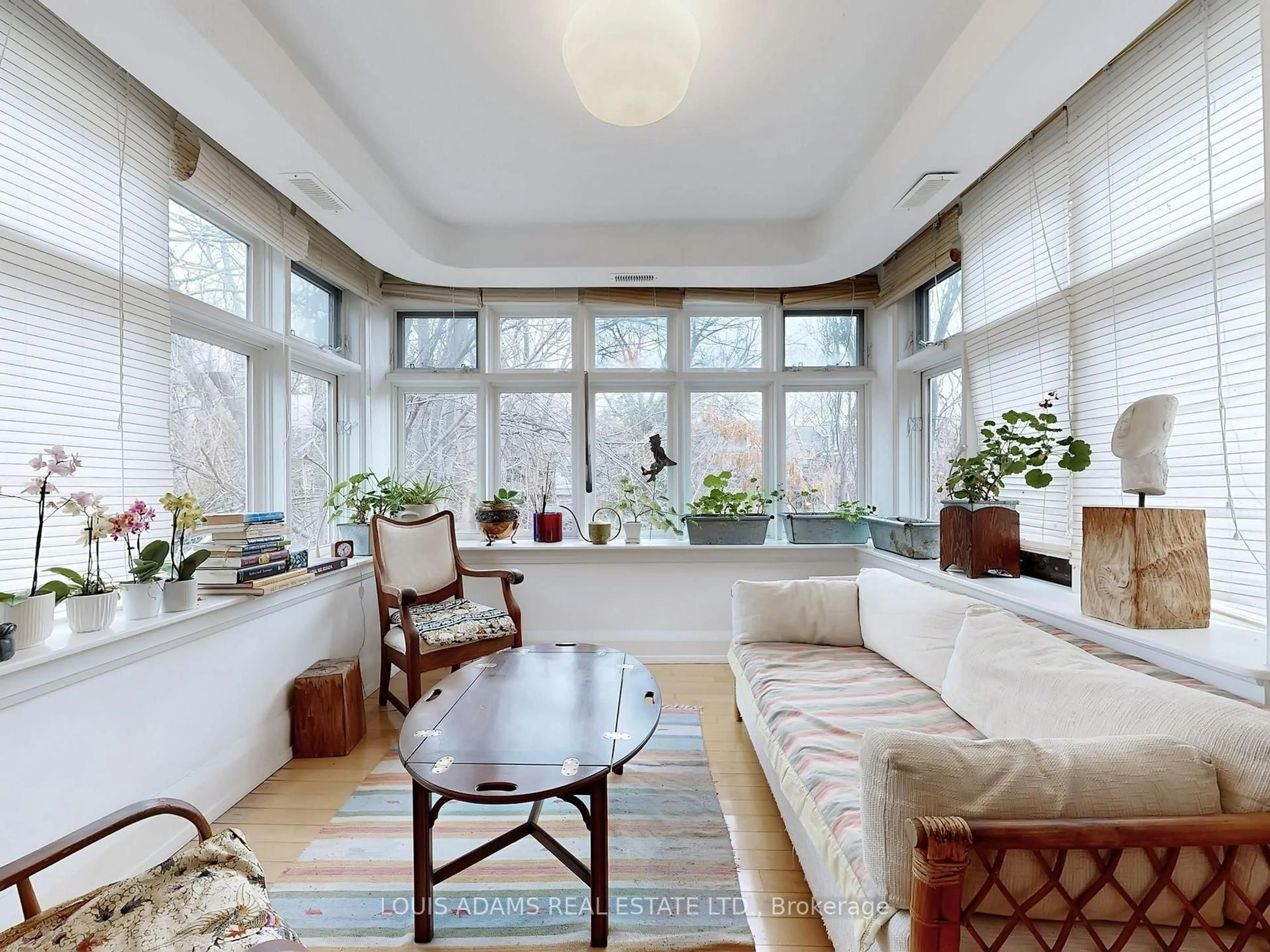 Living room with furniture, unknown for 499 Palmerston Blvd, Toronto Ontario M6G 2P2