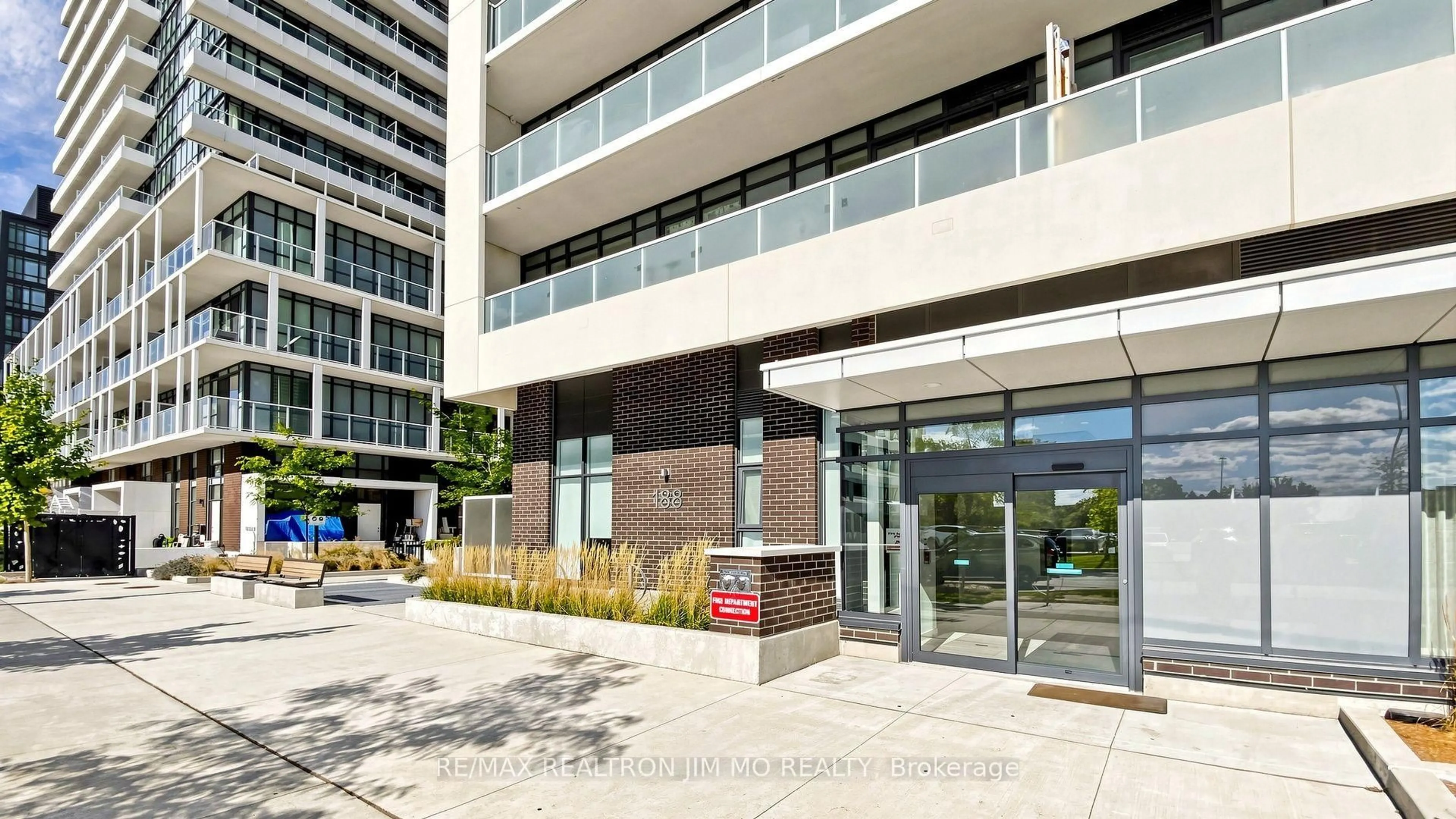 Indoor foyer for 188 Fairview Mall Dr #522, Toronto Ontario M2J 0H7