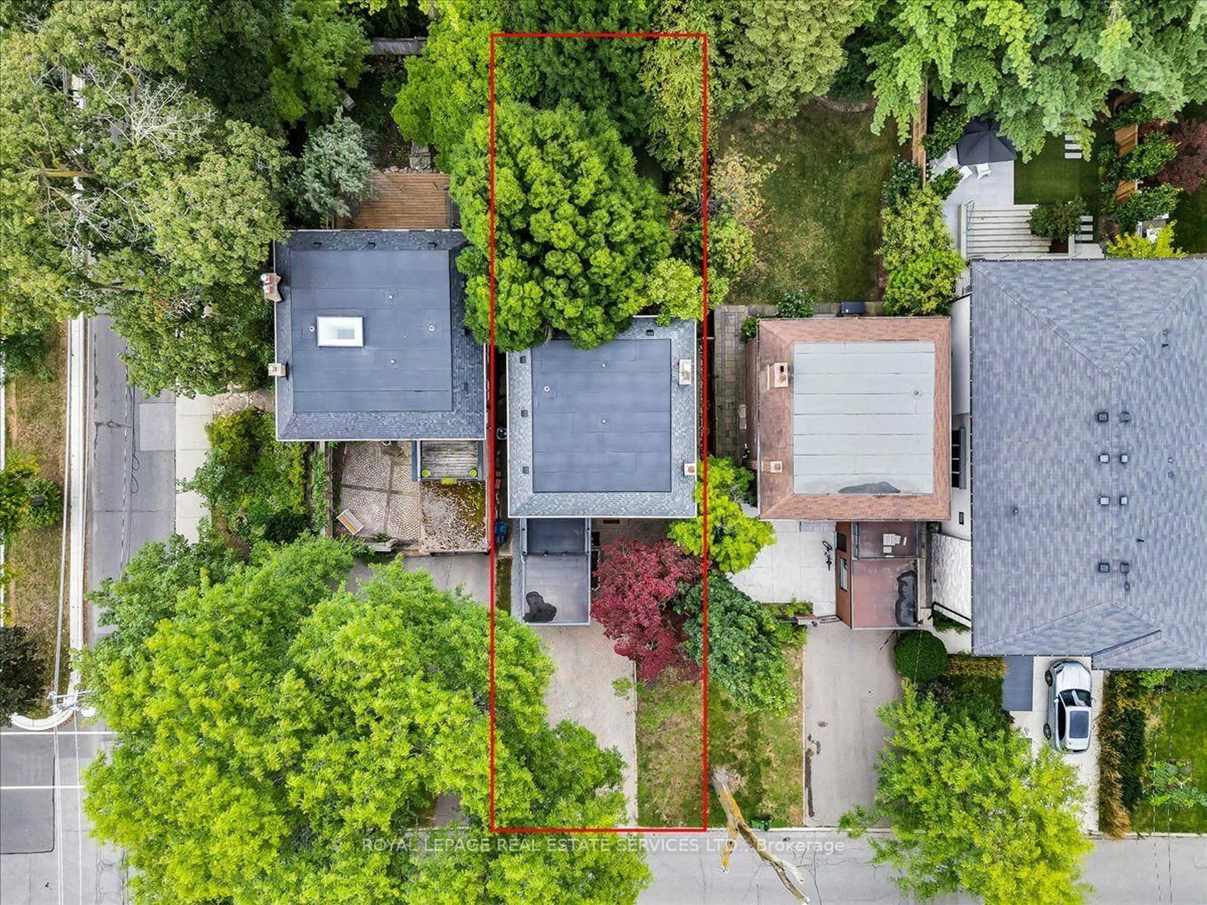 A pic from outside/outdoor area/front of a property/back of a property/a pic from drone, street for 97 Bocastle Ave, Toronto Ontario M4N 2S5