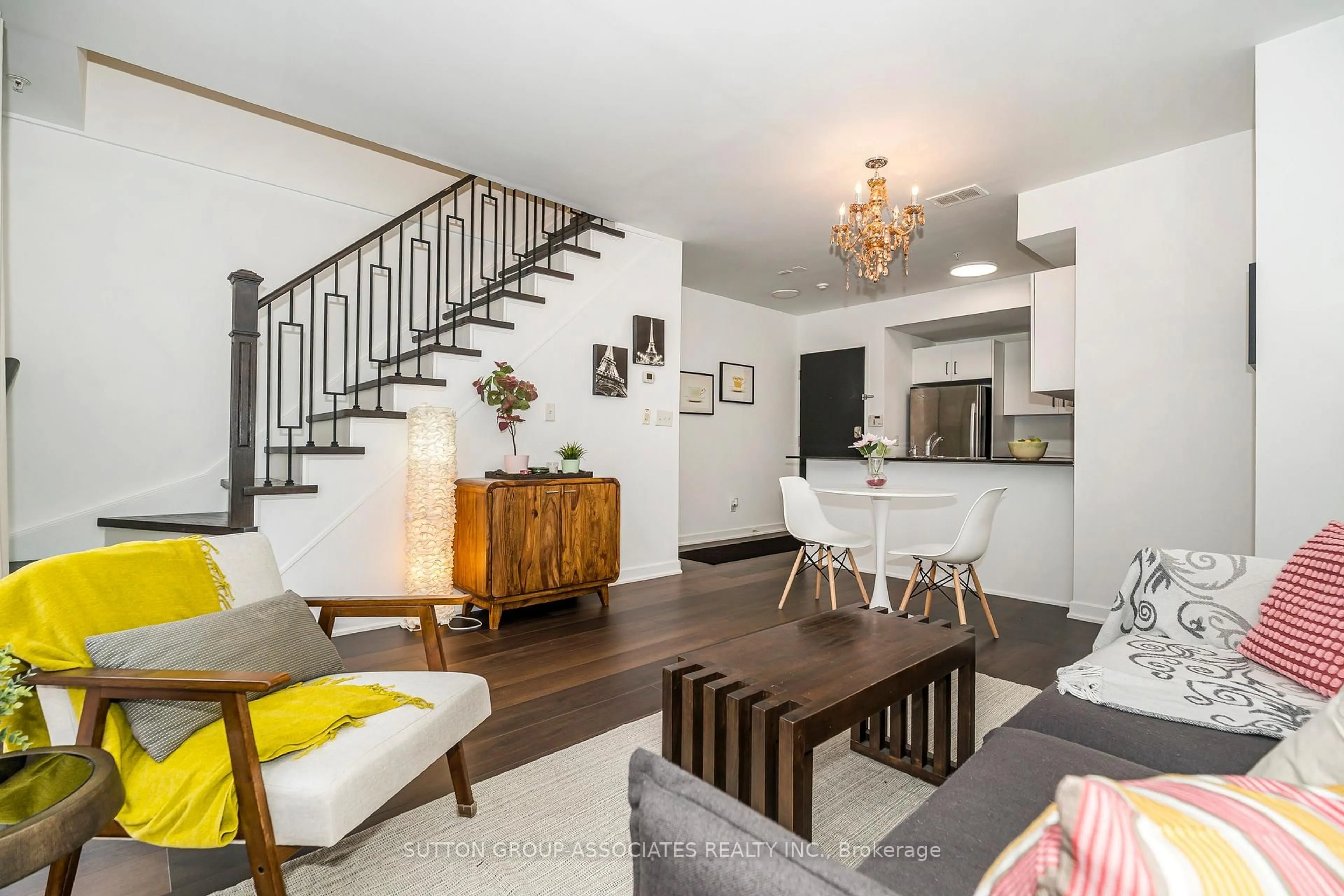 Living room with furniture, wood/laminate floor for 539 Jarvis St #PH7, Toronto Ontario M4Y 2H7
