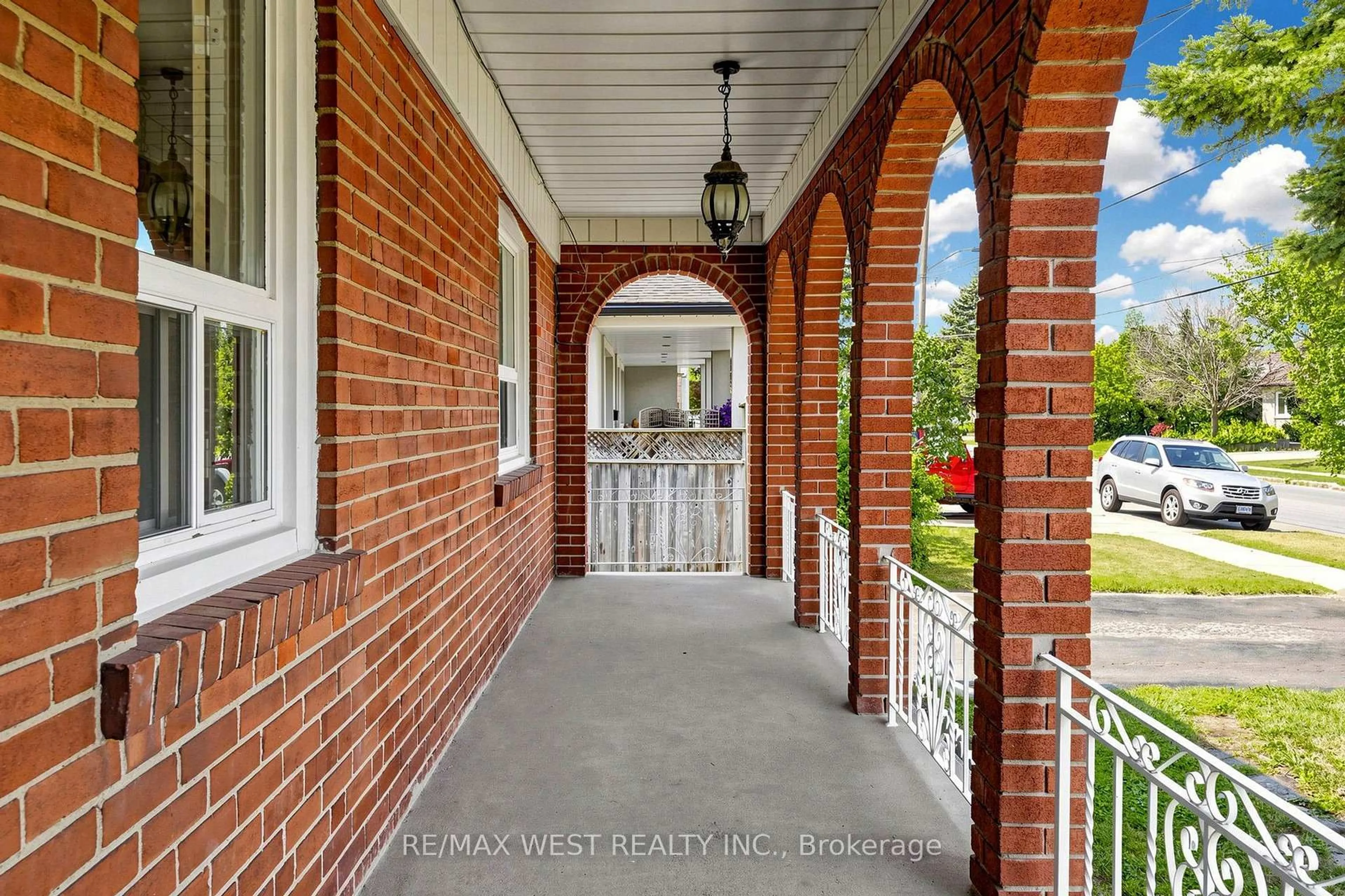 Unknown for 139 Ranee Ave, Toronto Ontario M6A 1N3