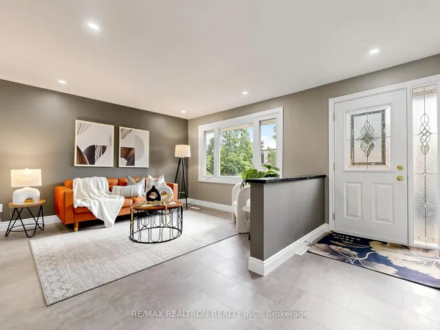 56 Ternhill Cres, Toronto 4