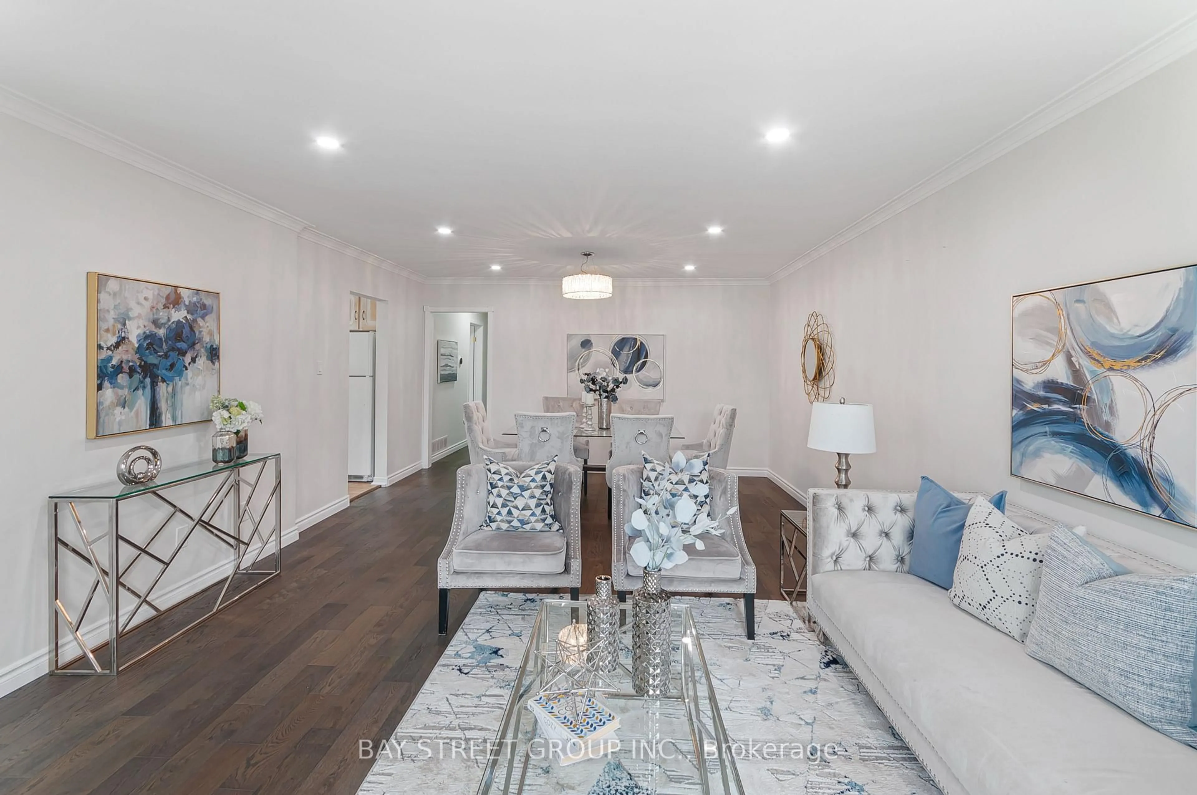 Living room with furniture, wood/laminate floor for 89 Mintwood Dr, Toronto Ontario M2M 3A6