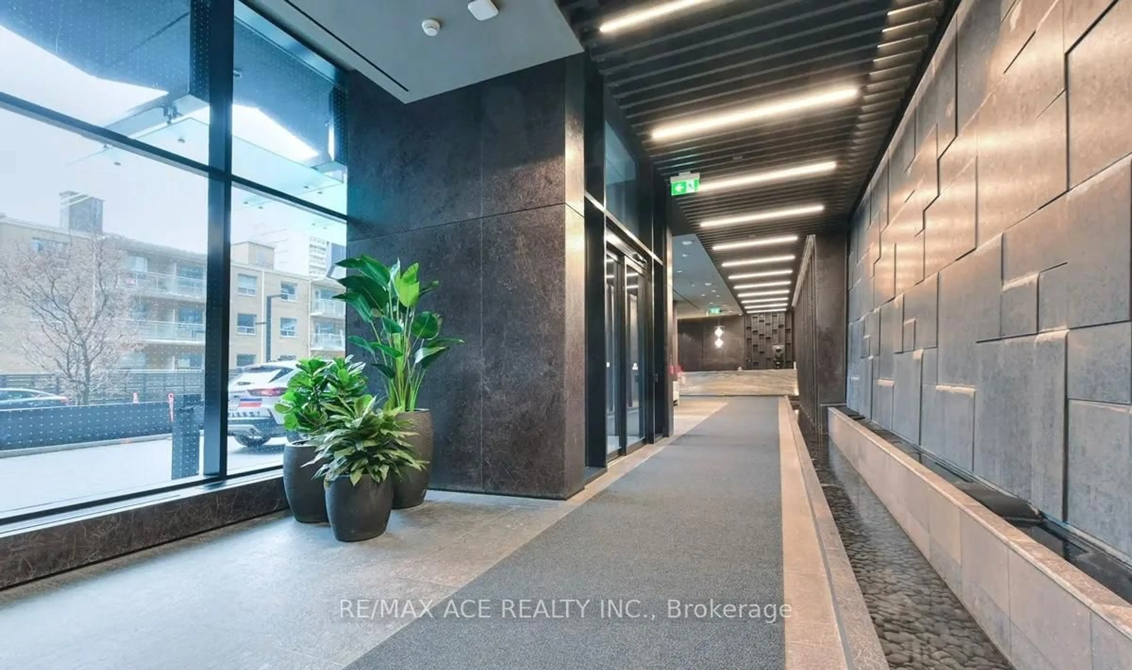 Indoor foyer for 110 Broadway Ave #2213, Toronto Ontario M4P 1V7