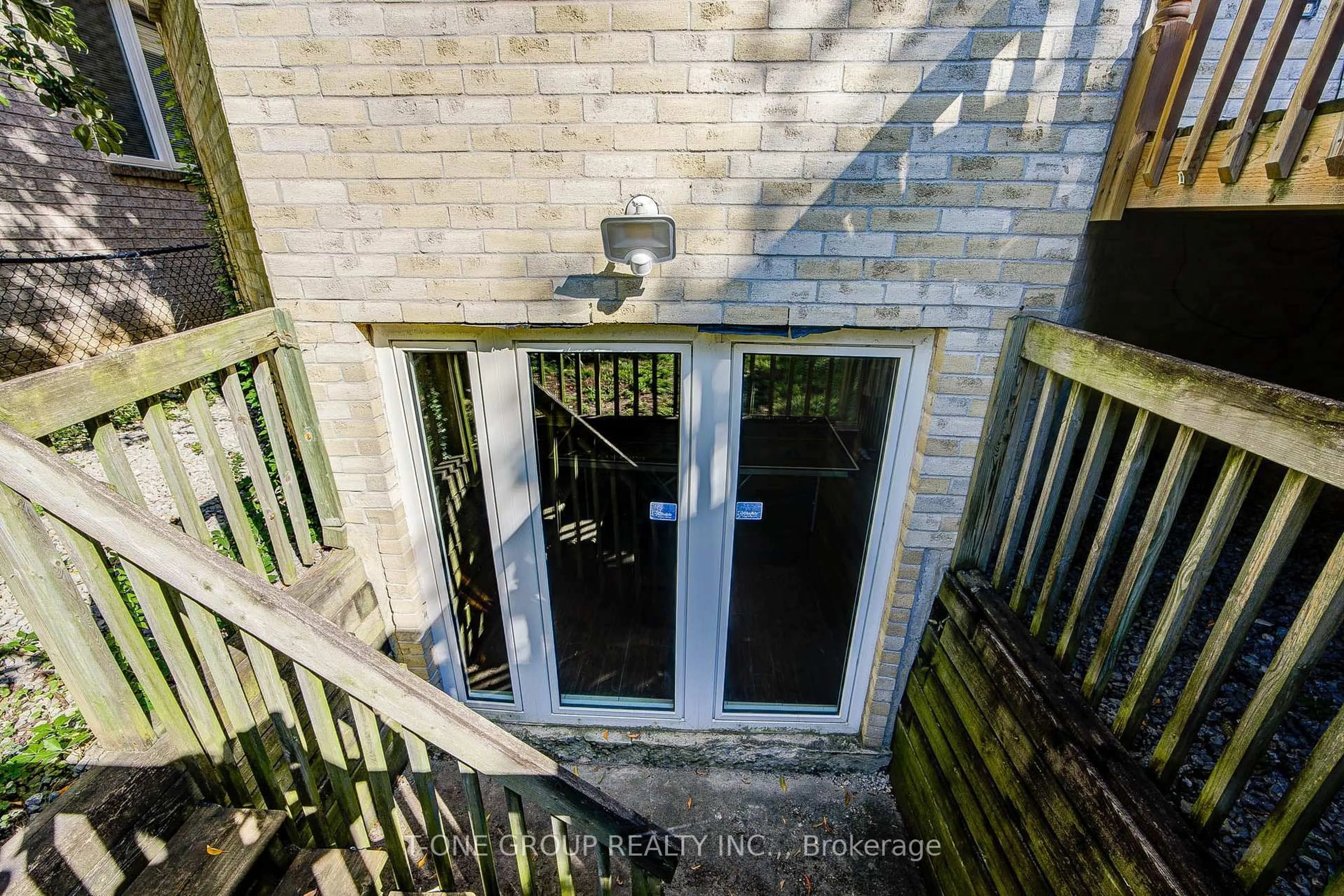 A pic from outside/outdoor area/front of a property/back of a property/a pic from drone, unknown for 133 Spring Garden Ave, Toronto Ontario M2N 3G6
