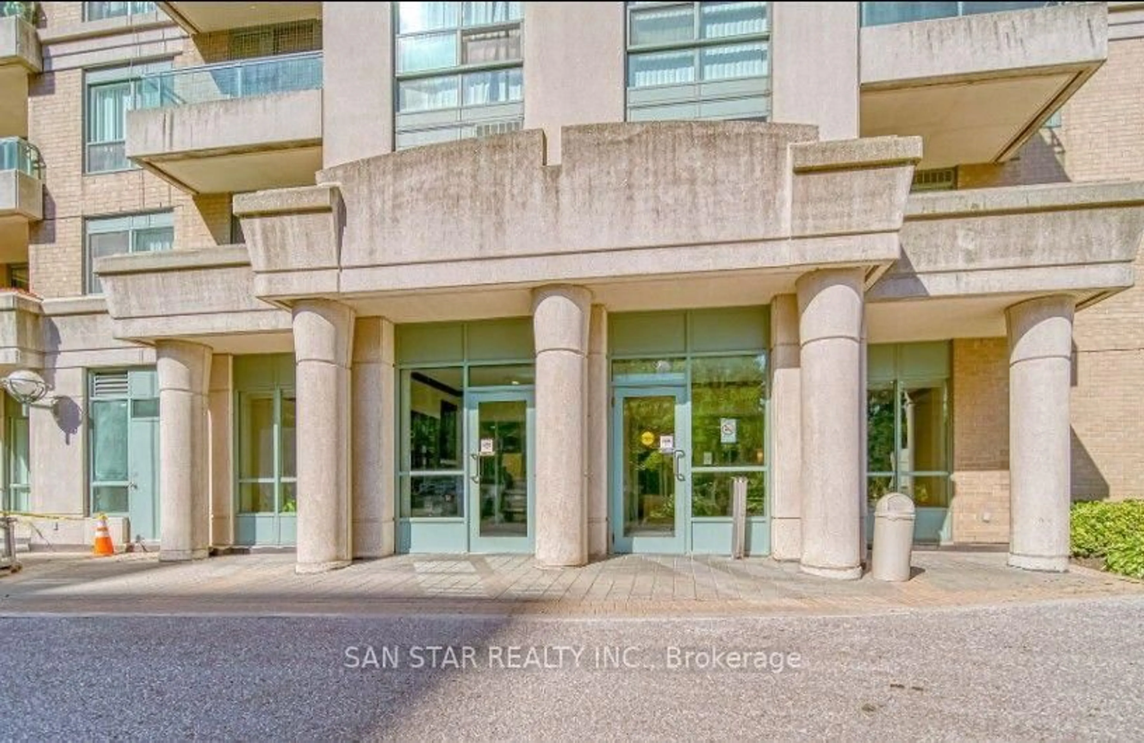 Indoor foyer for 1 Pemberton Ave #2706, Toronto Ontario M2M 4L9