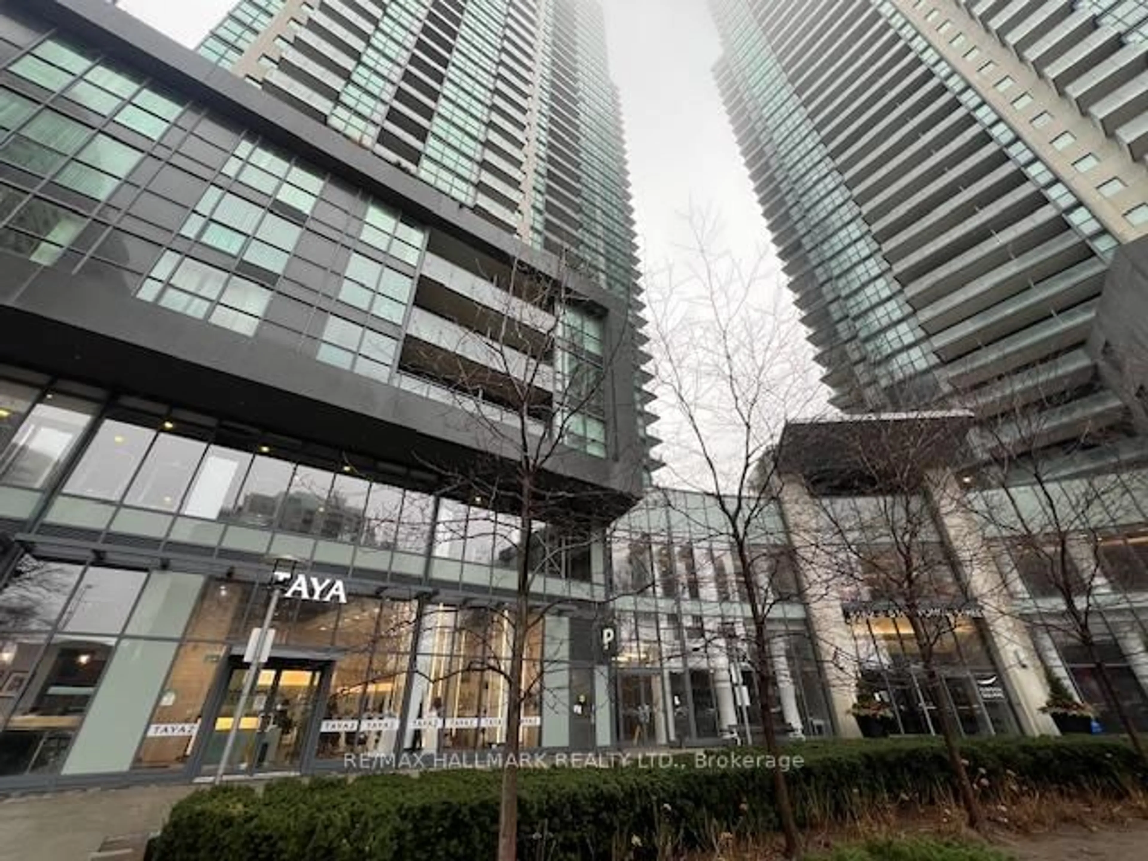 Indoor foyer for 5162 Yonge St #607, Toronto Ontario M2N 0E9