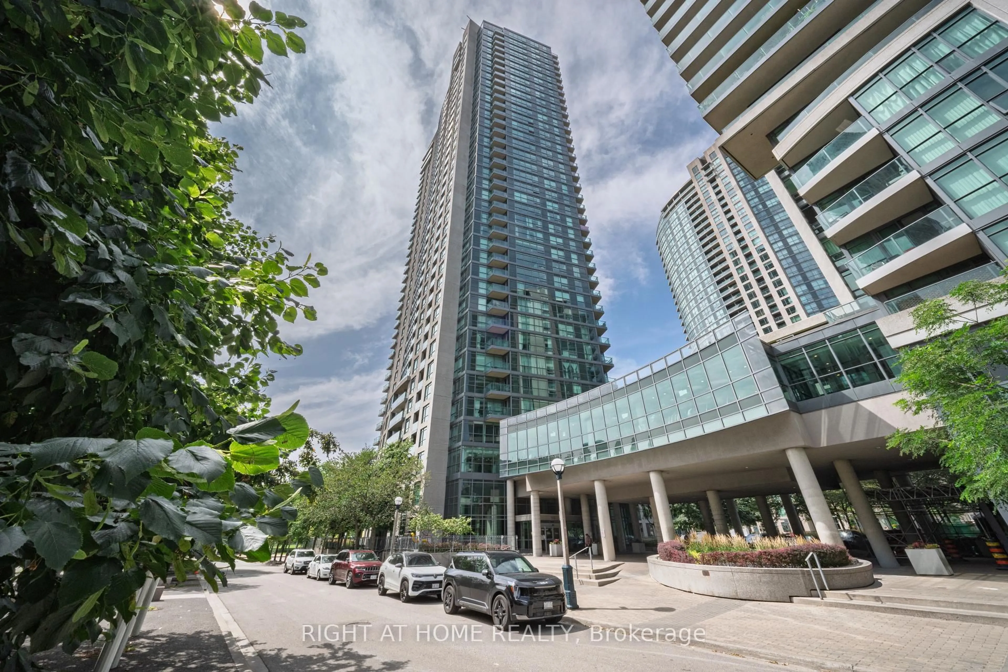Indoor foyer for 215 Fort York Blvd #1206, Toronto Ontario M5V 4A2