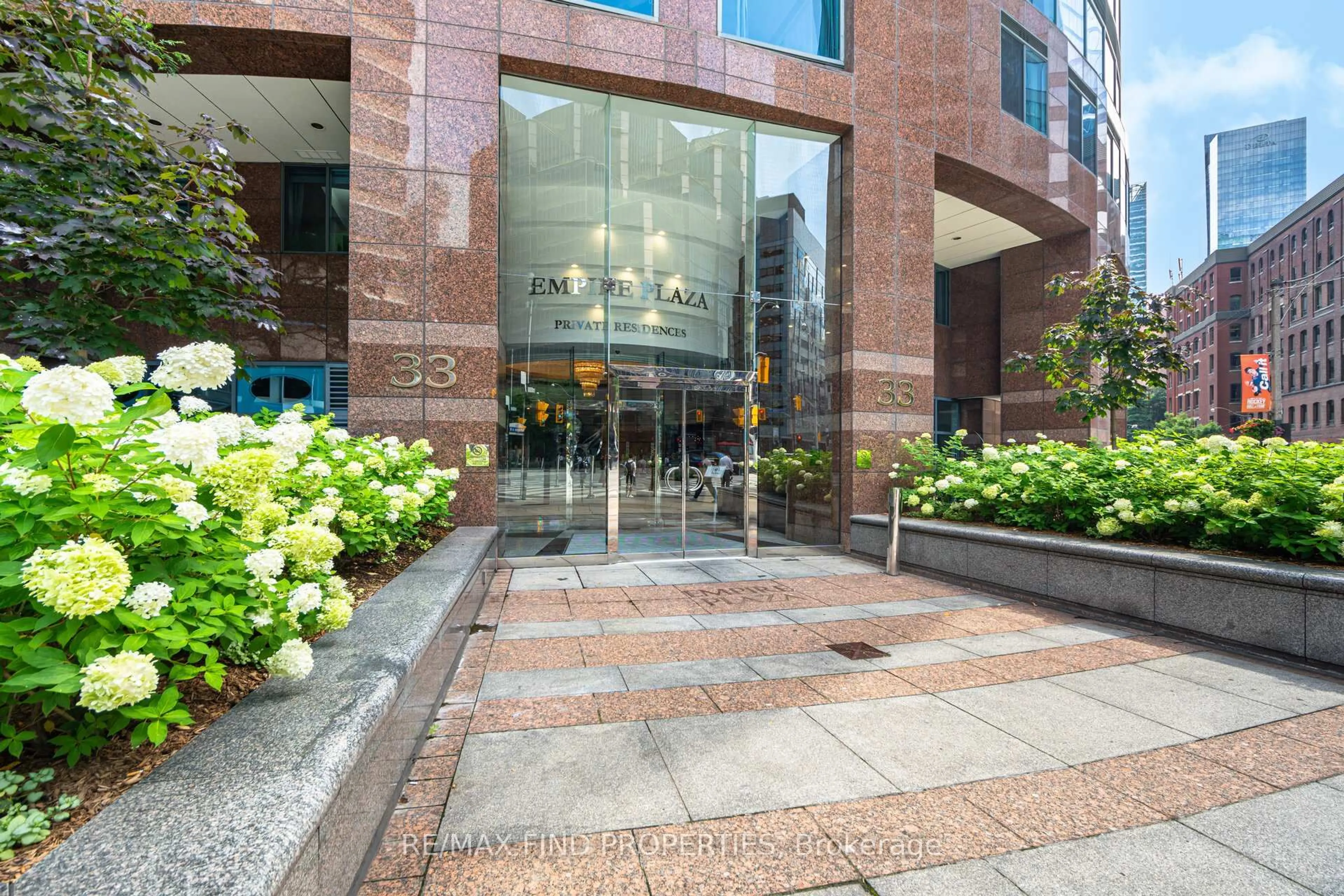 Indoor foyer for 33 University Ave #1203, Toronto Ontario M5J 2S7