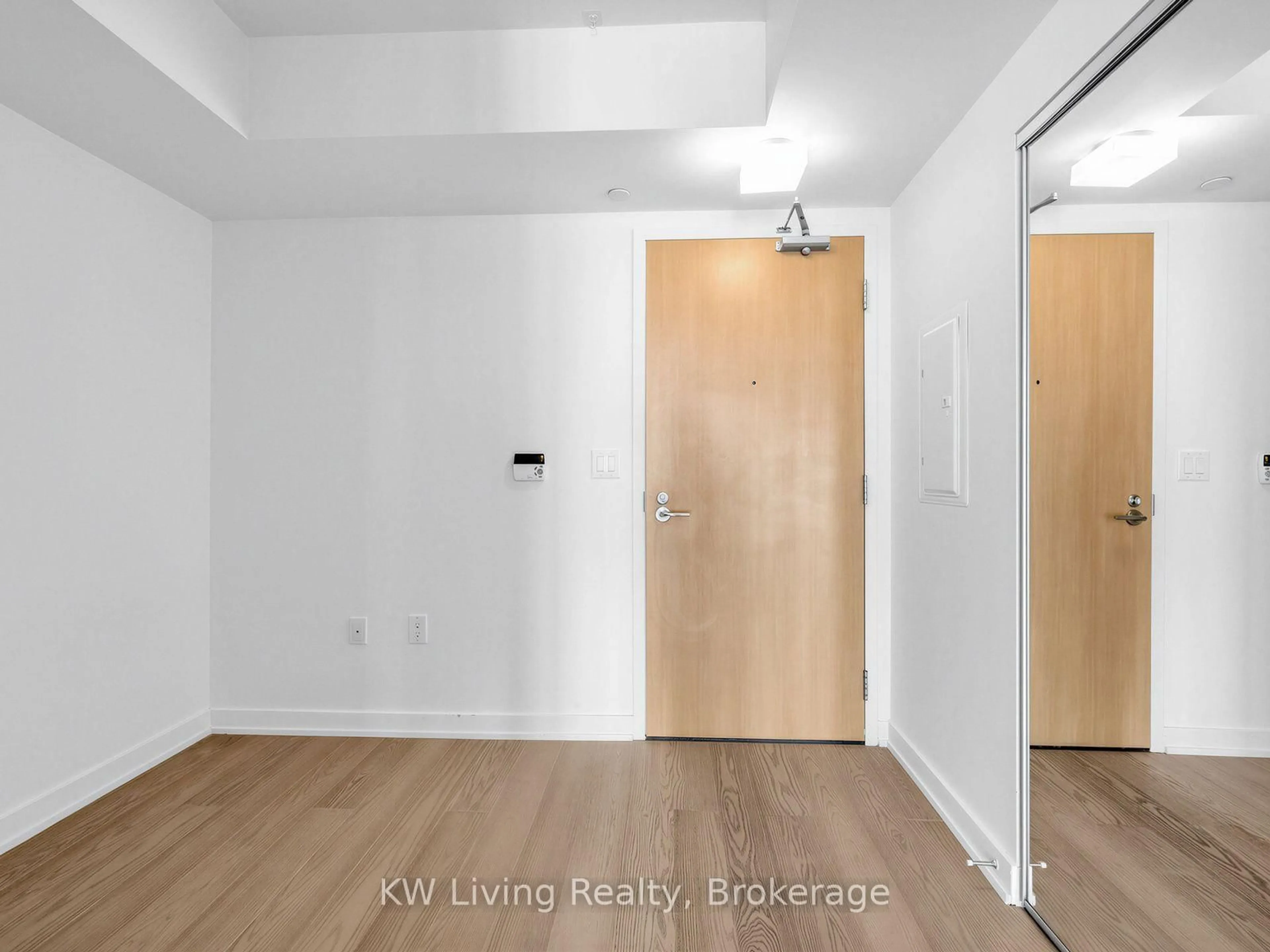 Indoor entryway for 11 Wellesley St #4309, Toronto Ontario M4Y 1E8