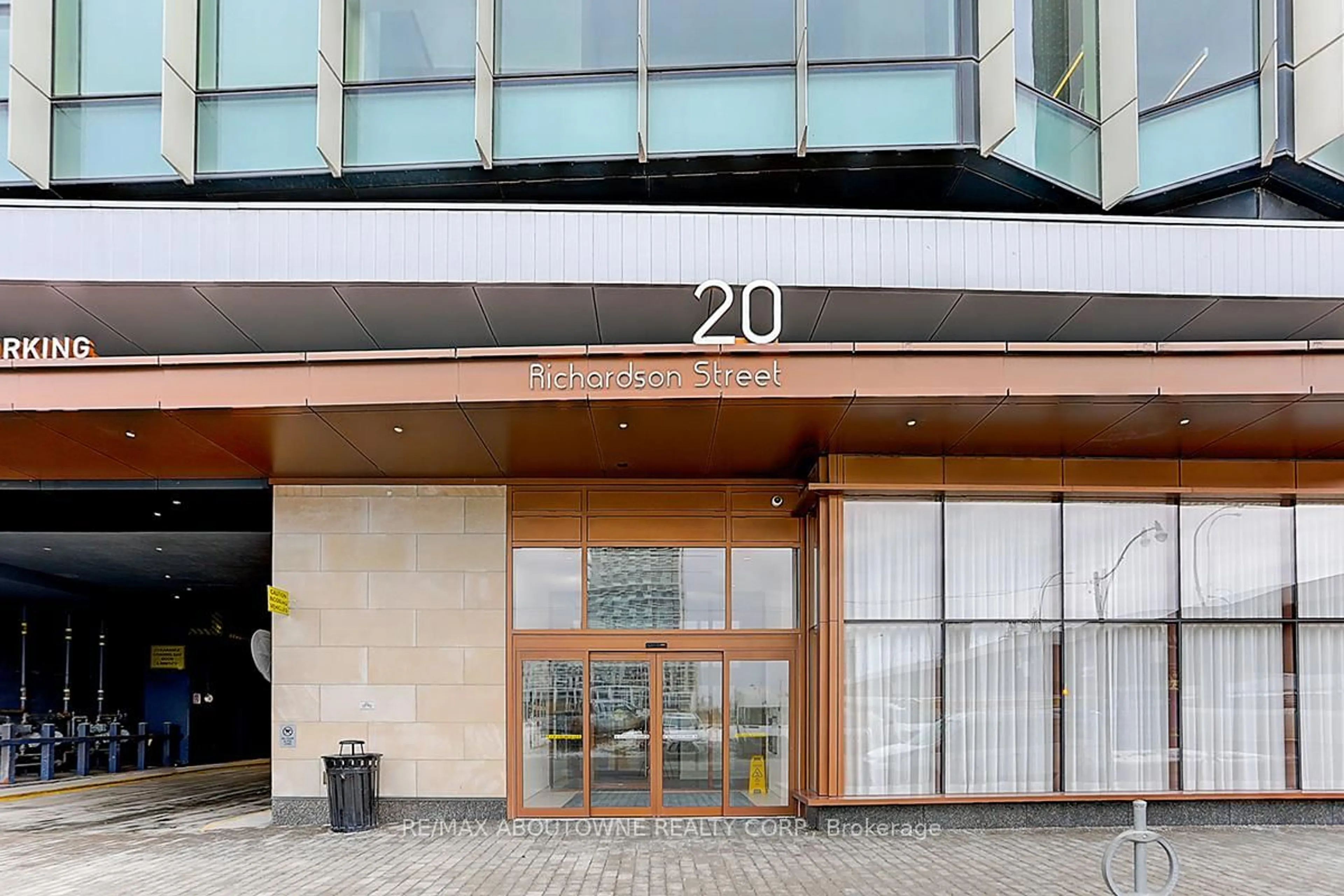 Indoor foyer for 20 Richardson St #3102, Toronto Ontario M5A 0S6