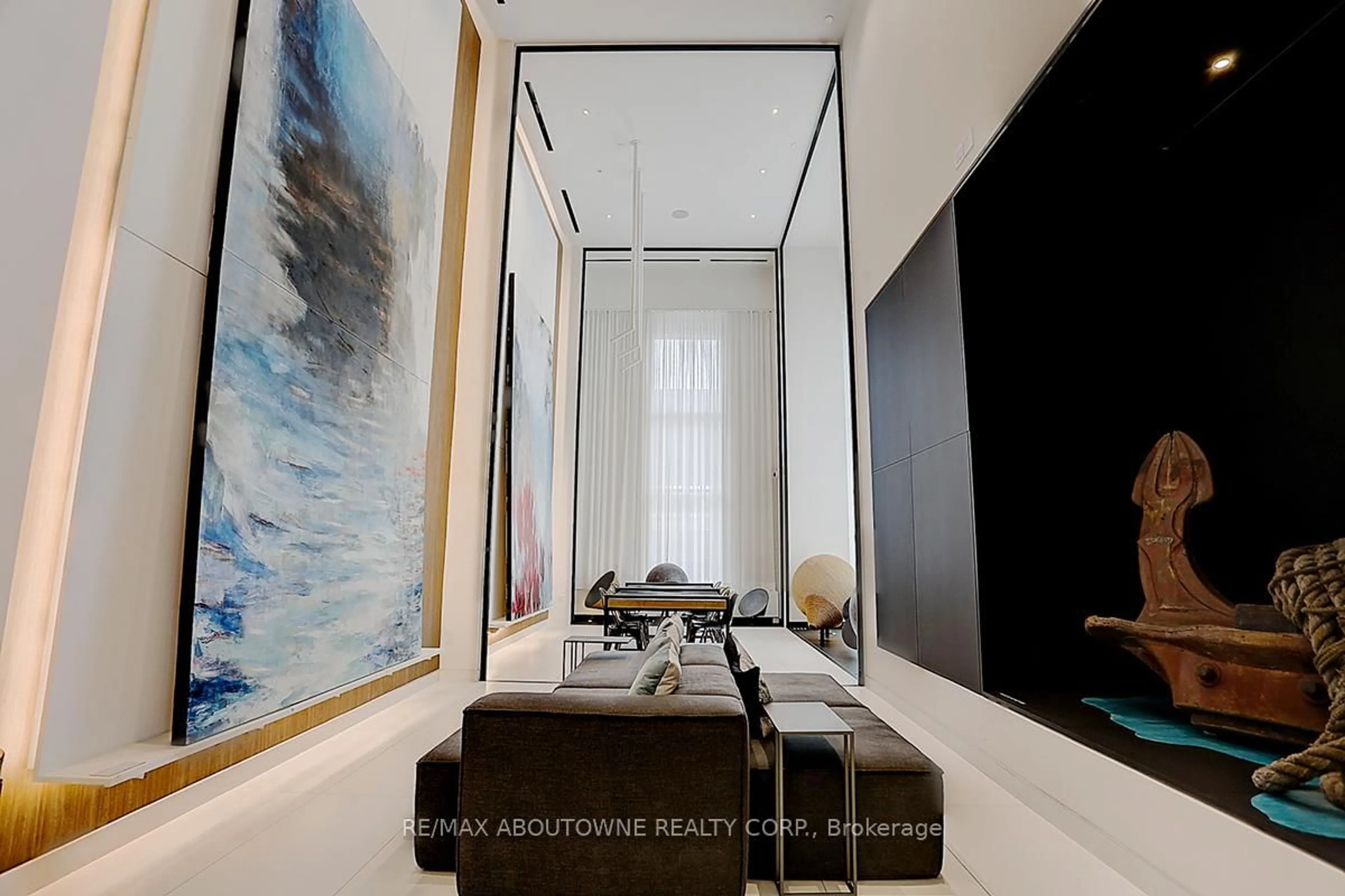 Indoor foyer for 20 Richardson St #3102, Toronto Ontario M5A 0S6