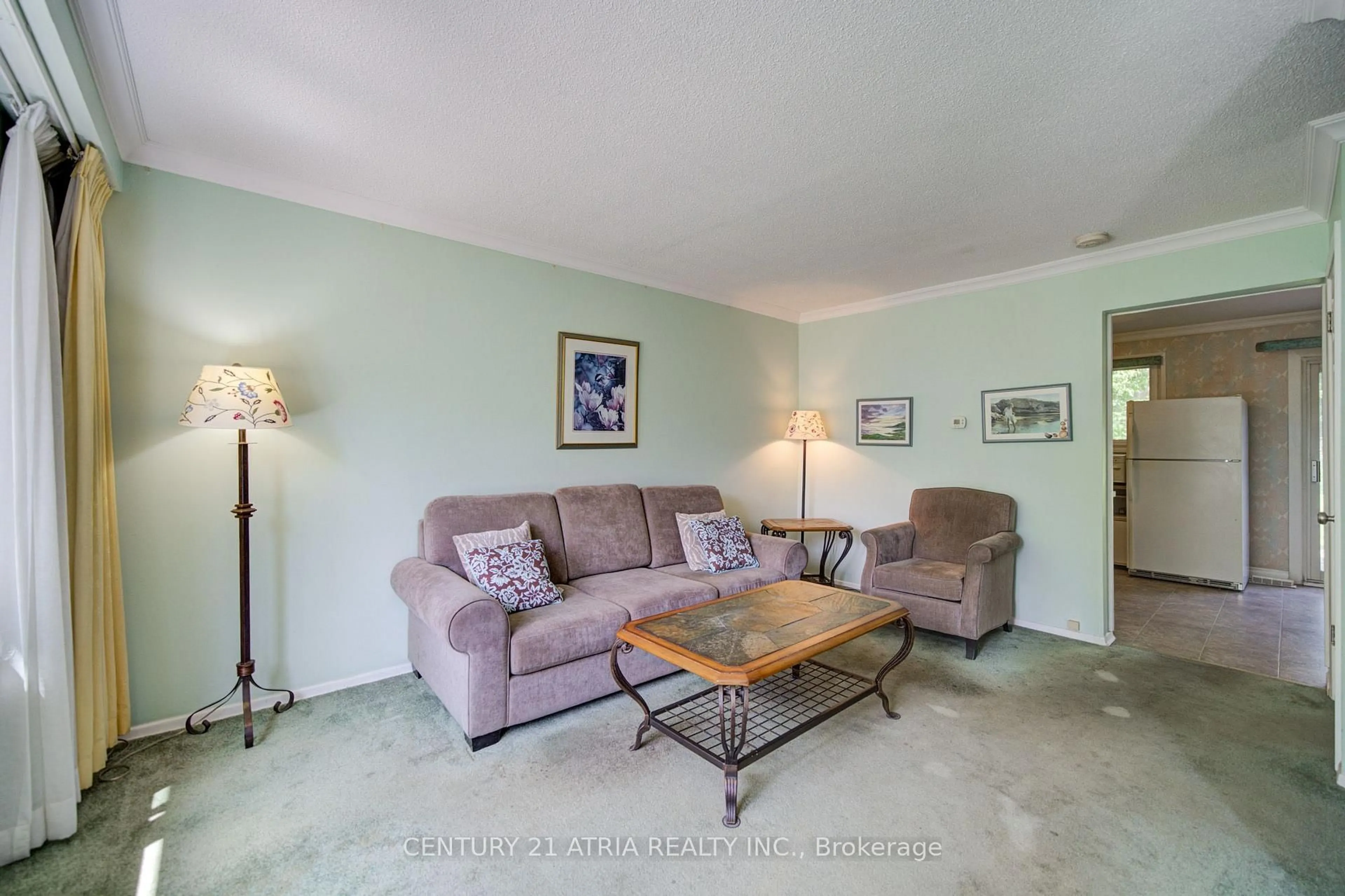 Living room with furniture, unknown for 141 Hollyberry Tr, Toronto Ontario M2H 2P2