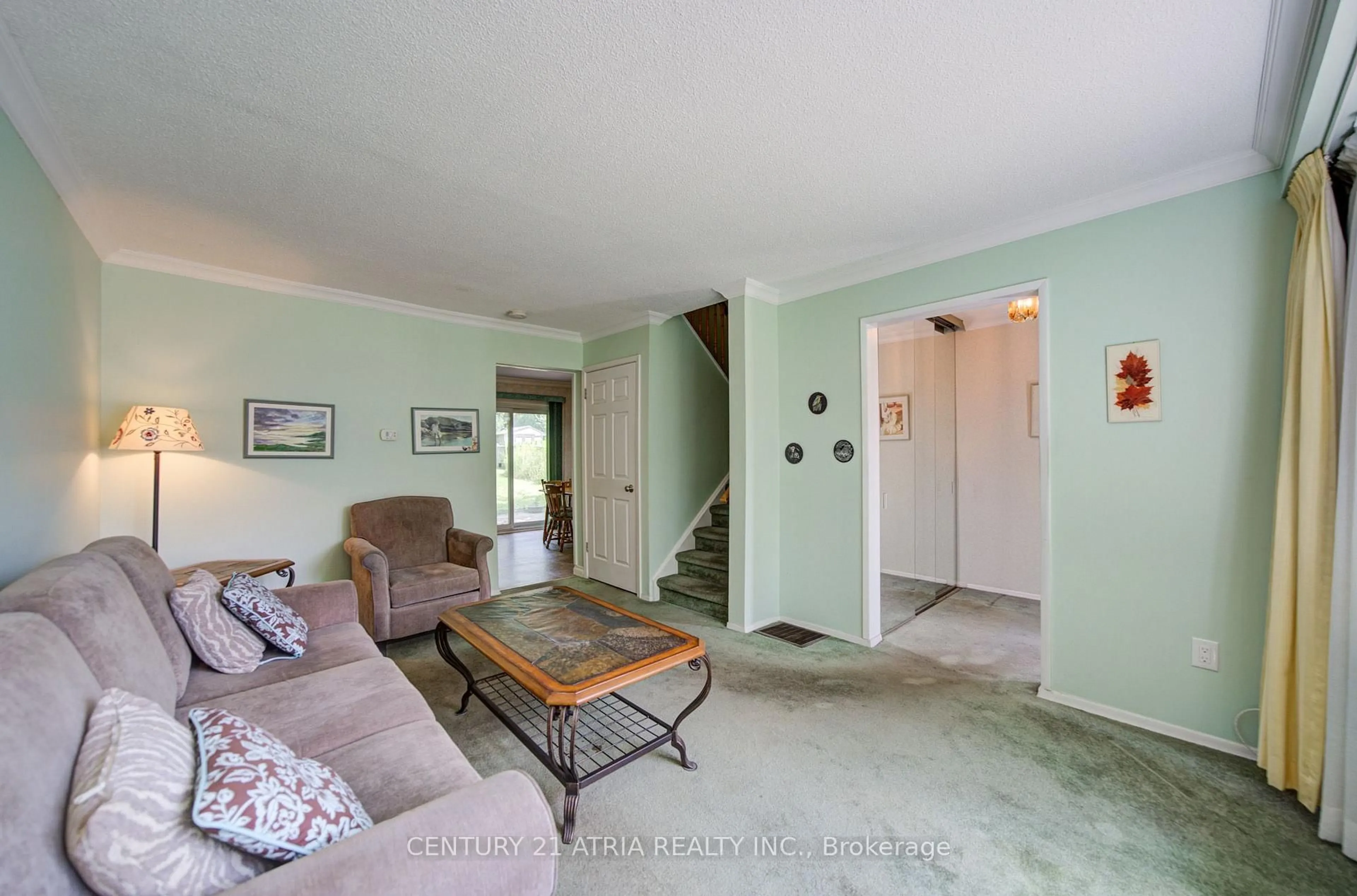 Living room with furniture, unknown for 141 Hollyberry Tr, Toronto Ontario M2H 2P2
