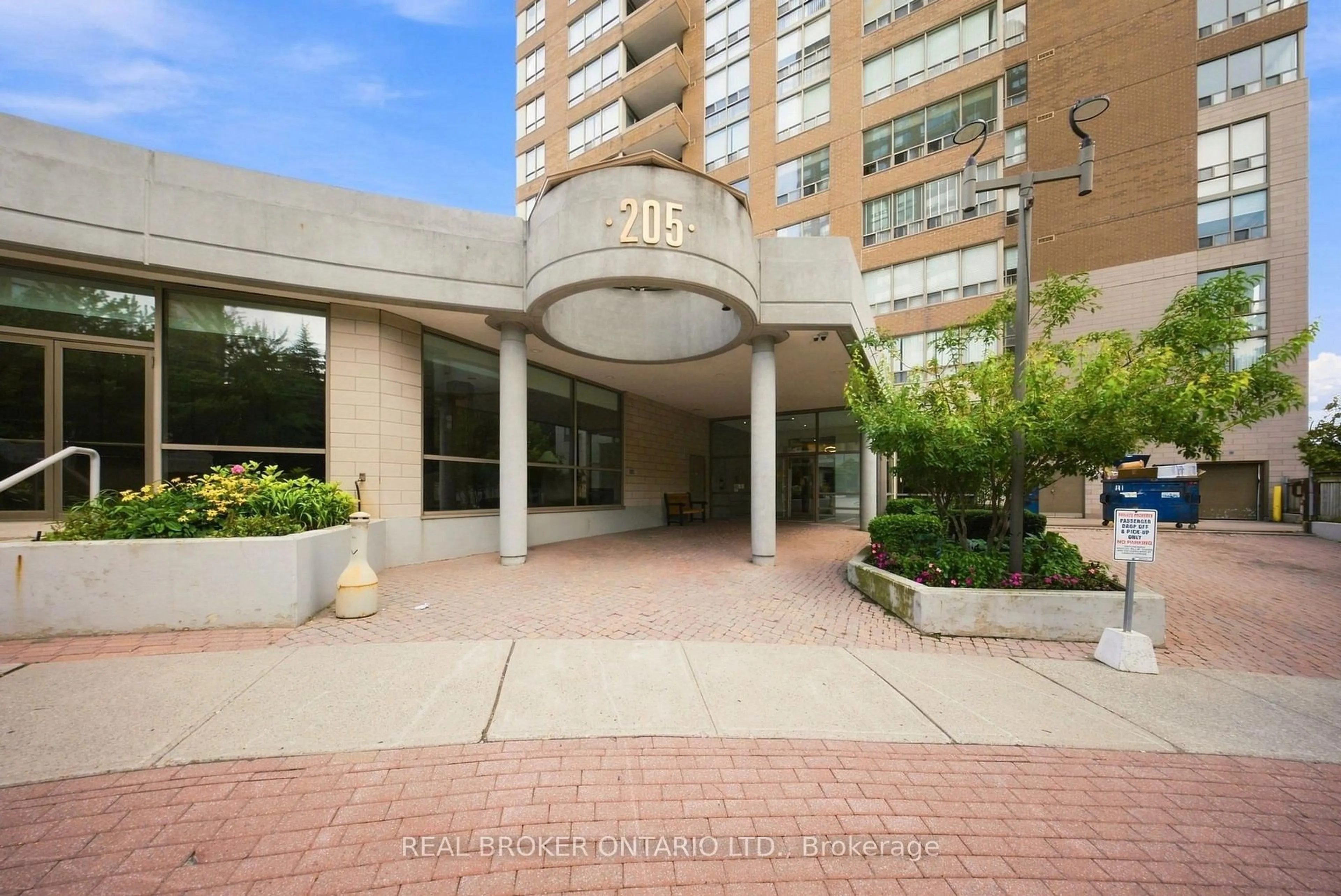 Indoor foyer for 205 Wynford Dr #2207, Toronto Ontario M3C 3P4