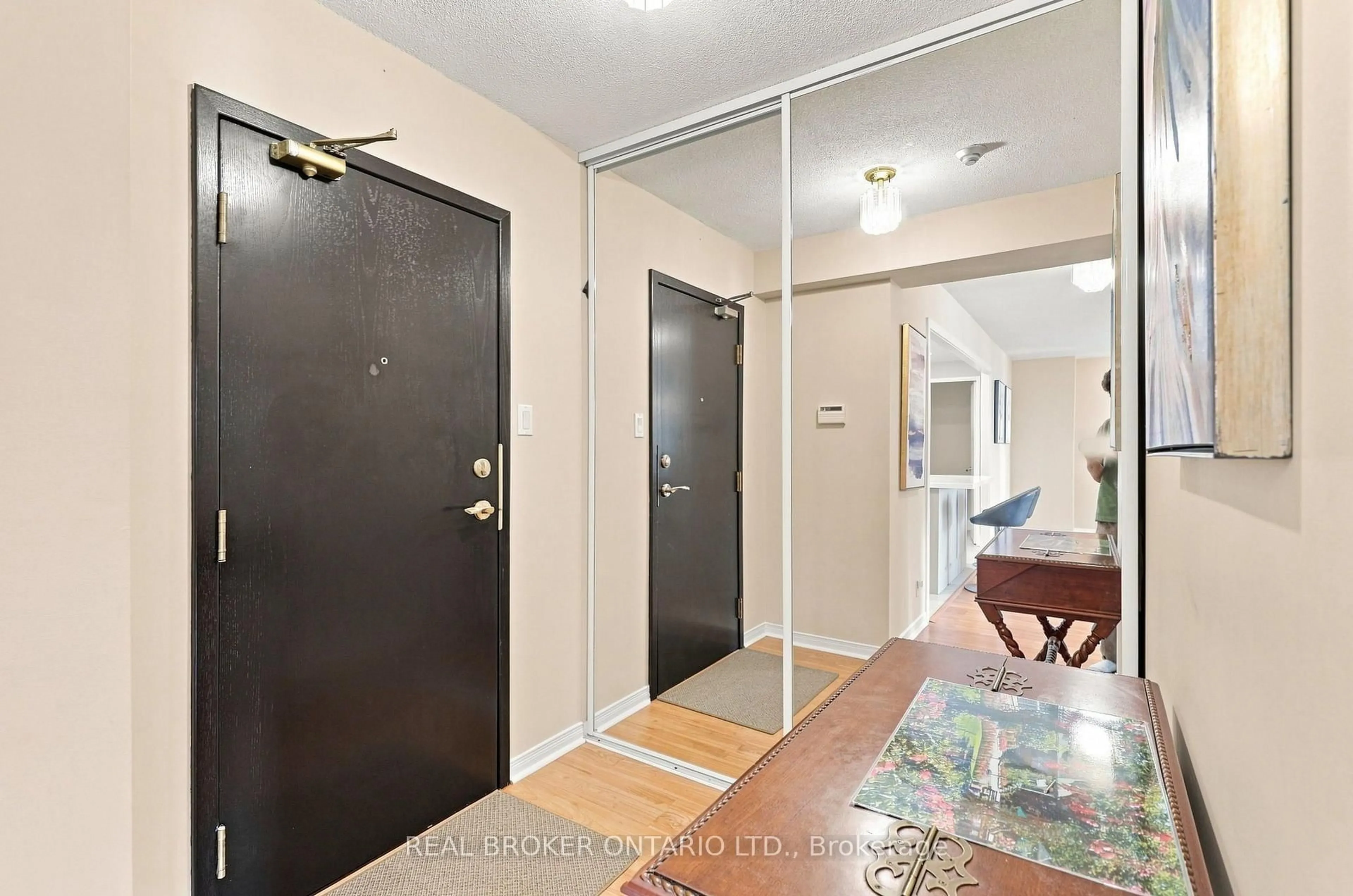 Indoor entryway for 205 Wynford Dr #2207, Toronto Ontario M3C 3P4