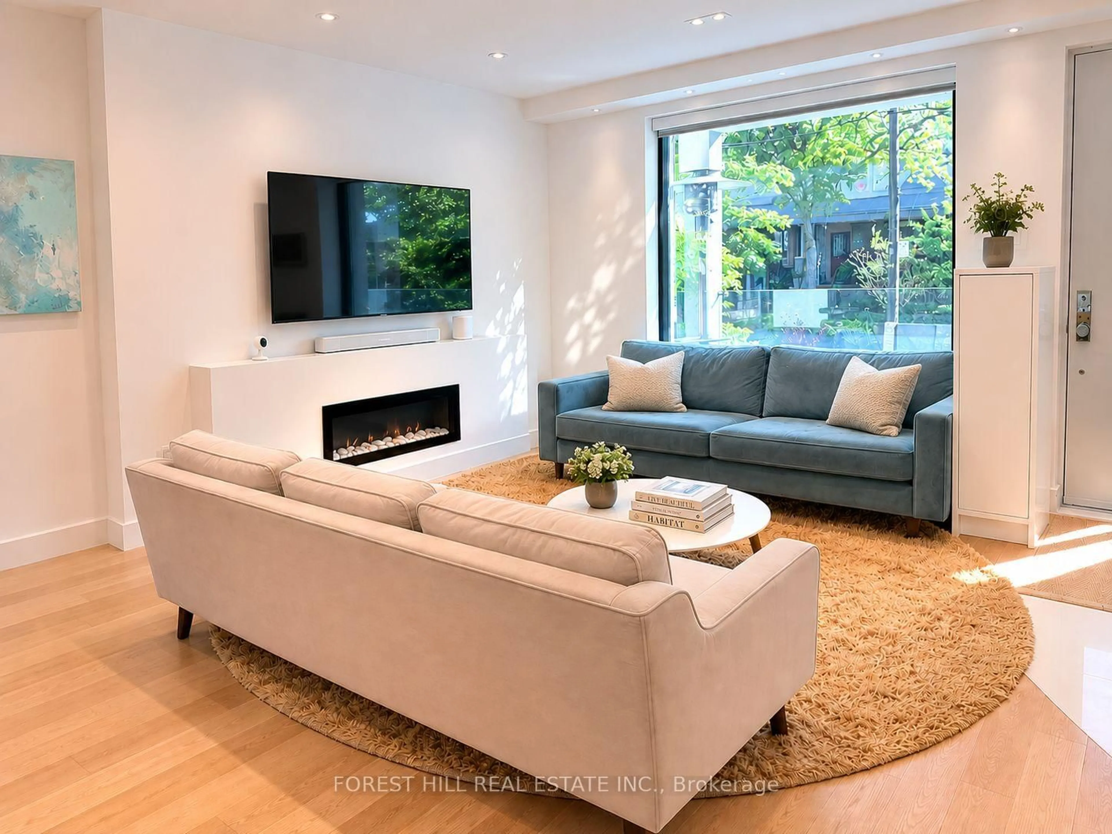 Living room with furniture, unknown for 150 Rushton Rd, Toronto Ontario M6G 3J1