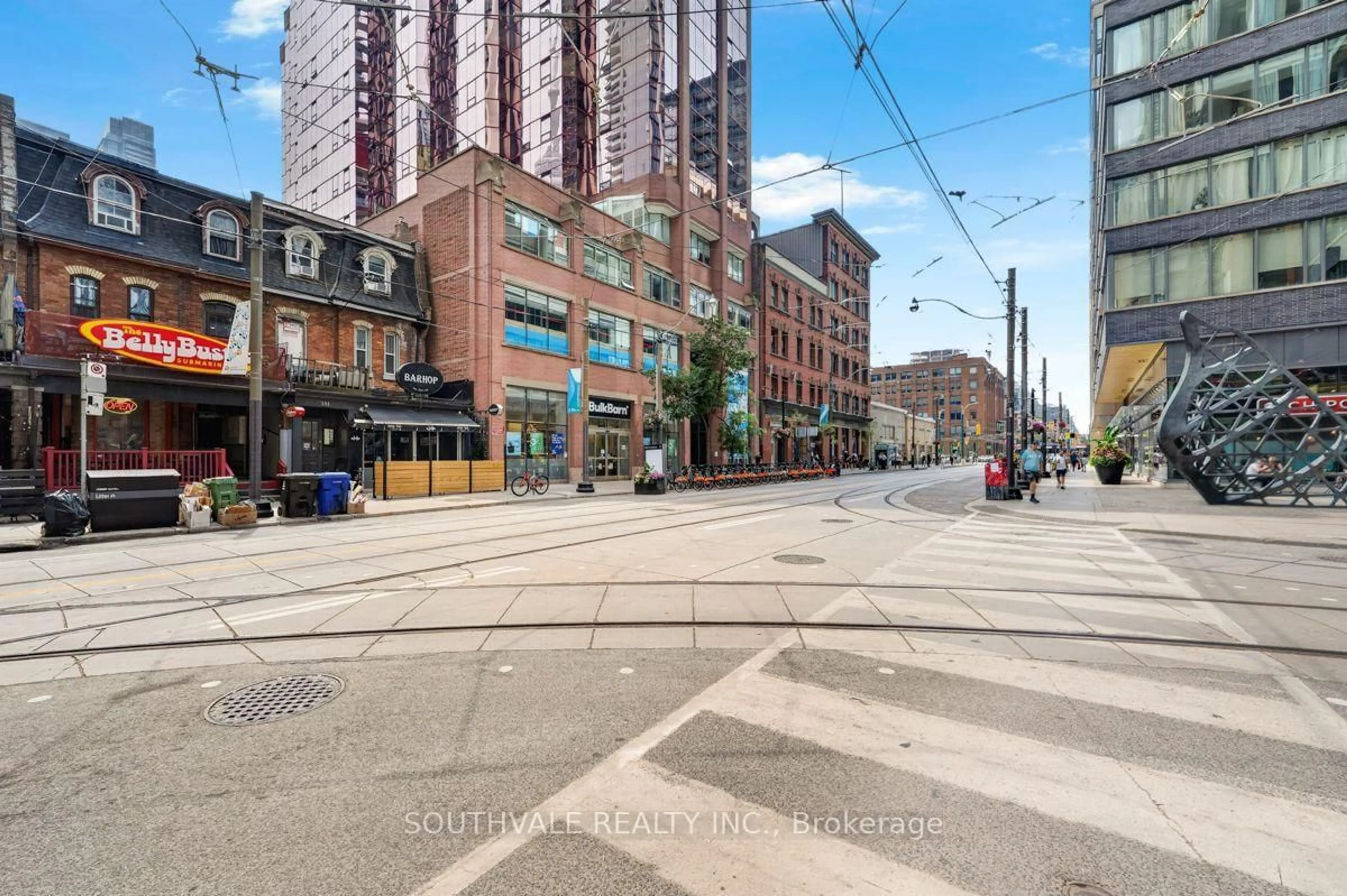 Patio, street for 393 King St. W #1107, Toronto Ontario M5V 3G8