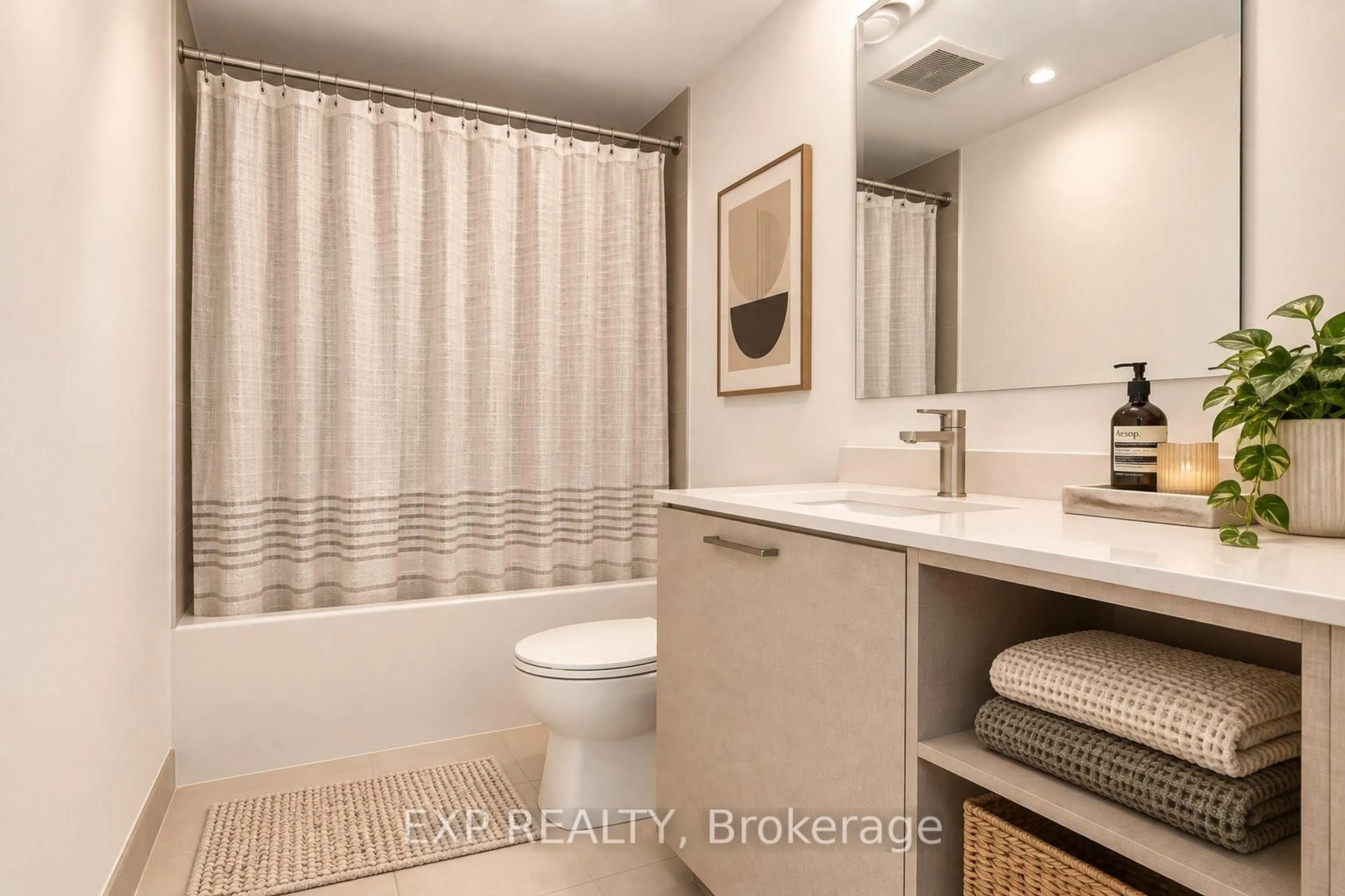 Standard bathroom, ceramic/tile floor for 19 Western Battery Rd #811, Toronto Ontario M6K 3S4