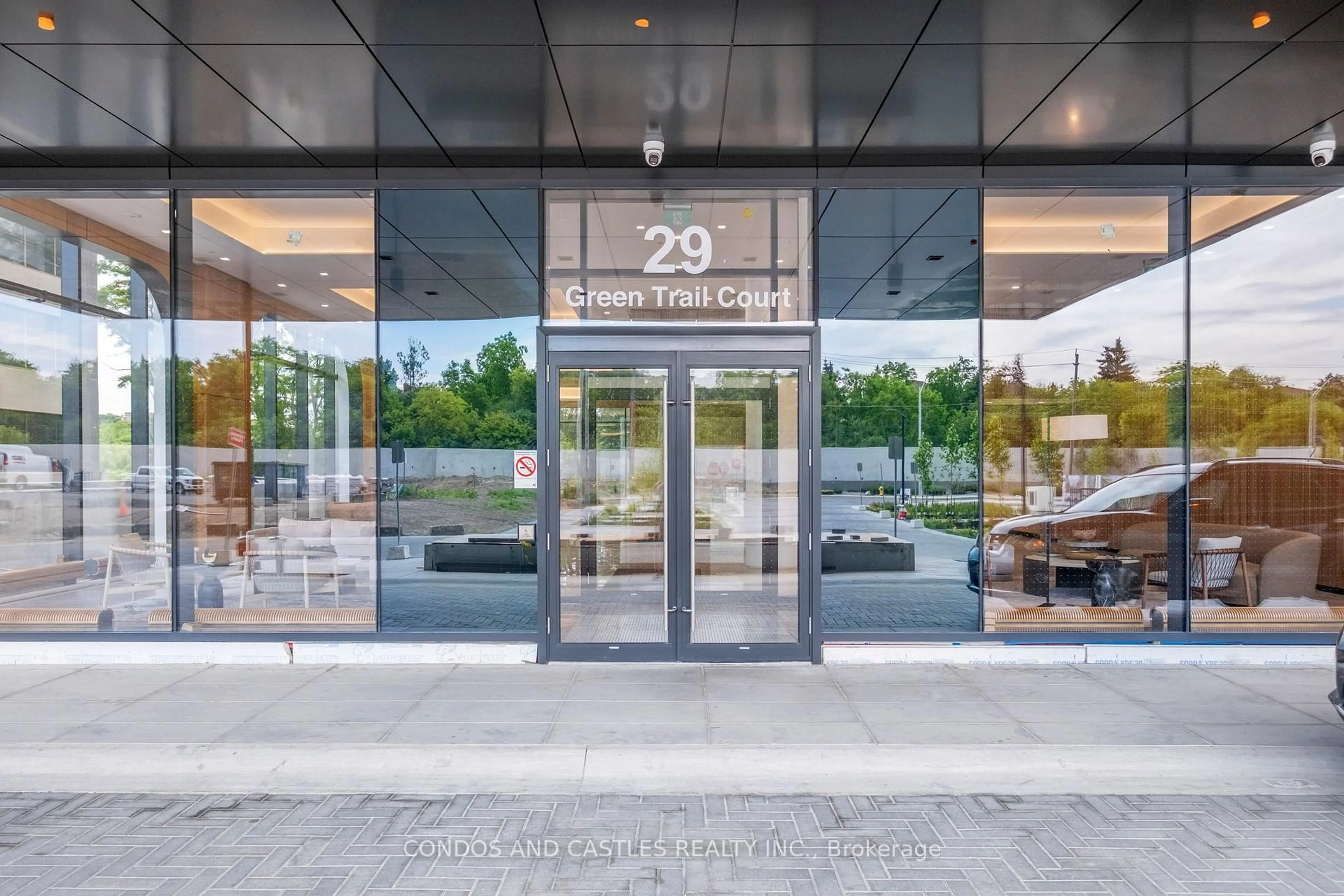 Indoor foyer for 29 Green Trail Crt #2610, Toronto Ontario M2K 0J9