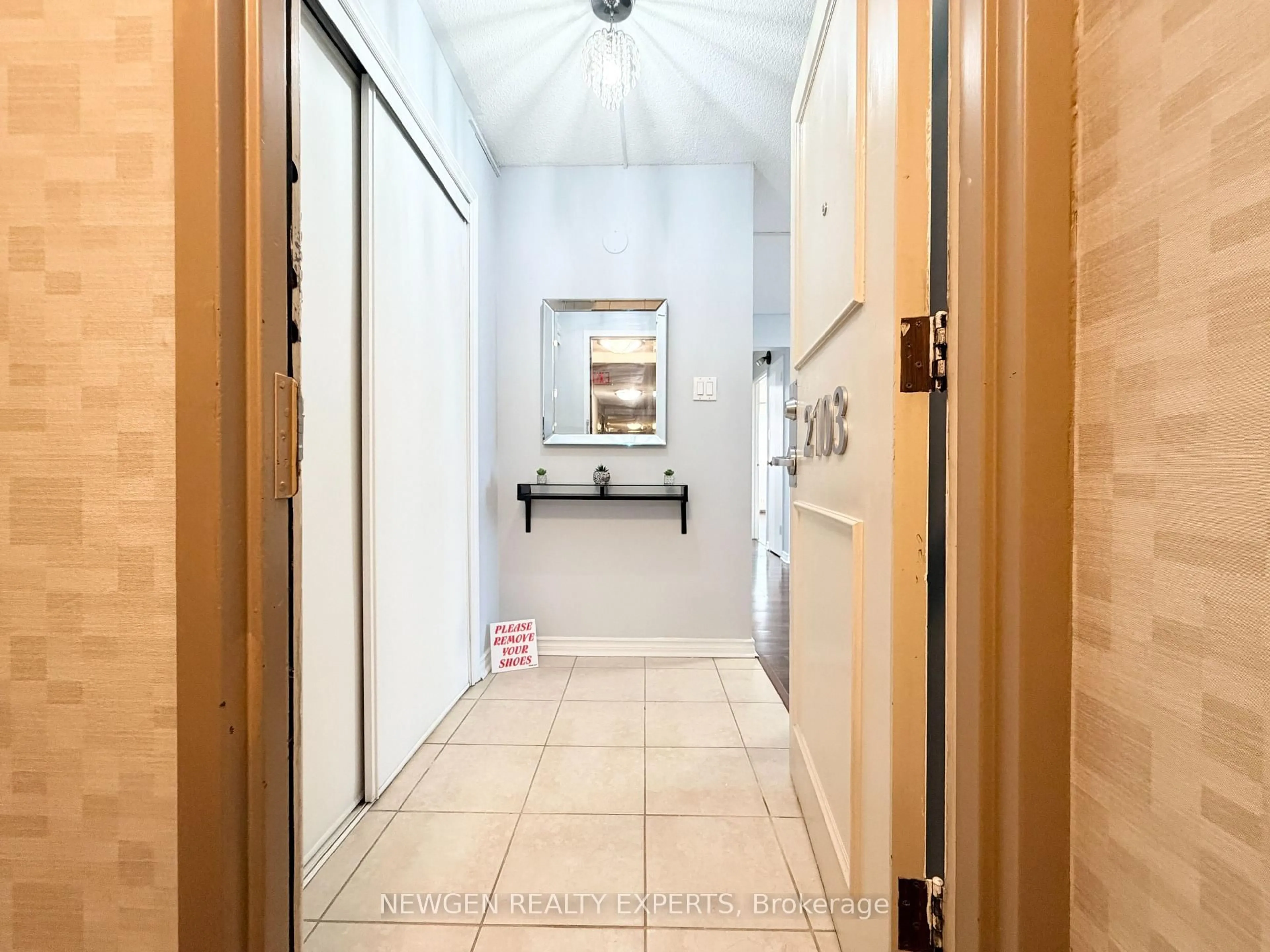 Indoor foyer for 715 Don Mills Rd #2103, Toronto Ontario M3C 1S5