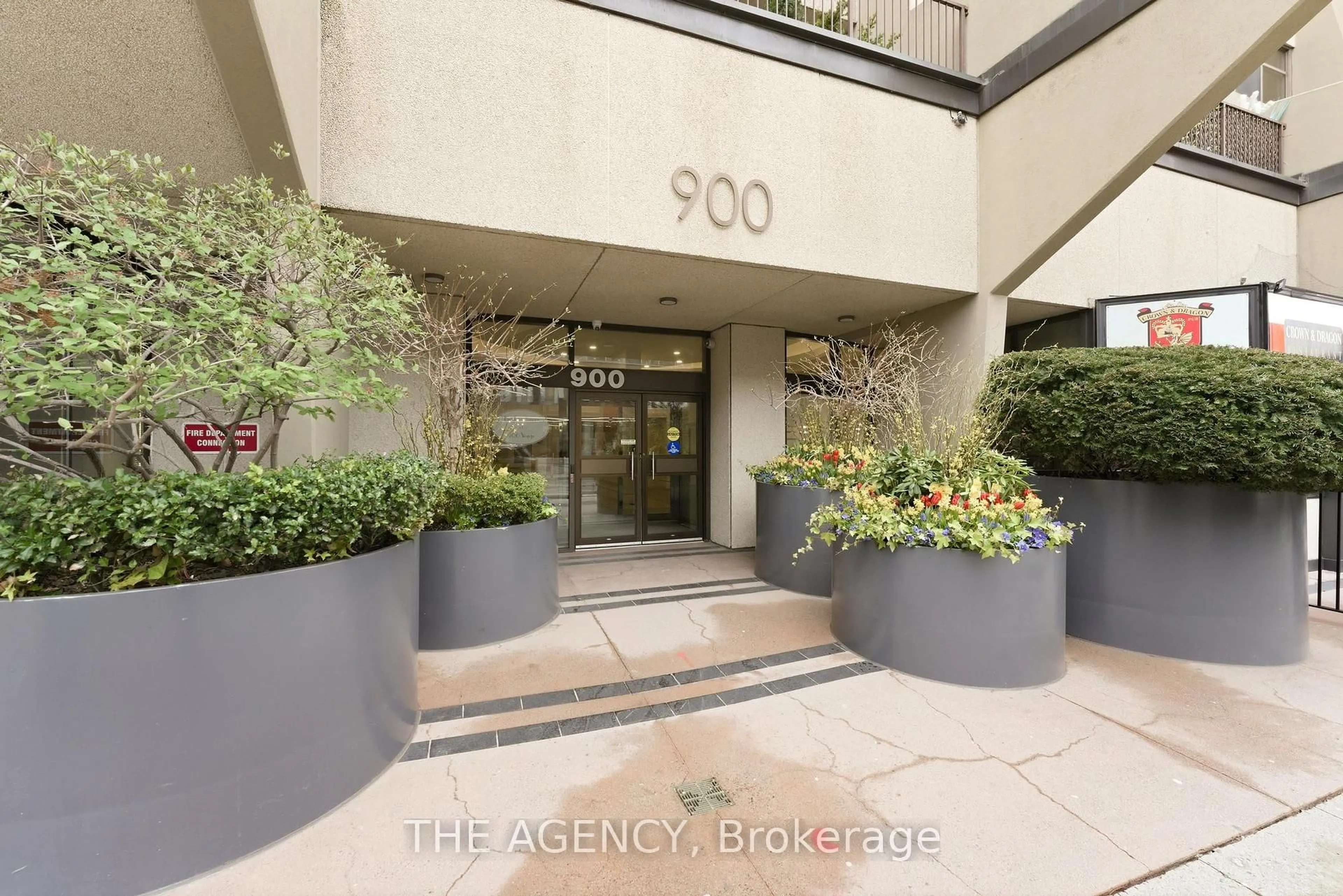 Indoor foyer for 900 Yonge St #902, Toronto Ontario M4W 3P5