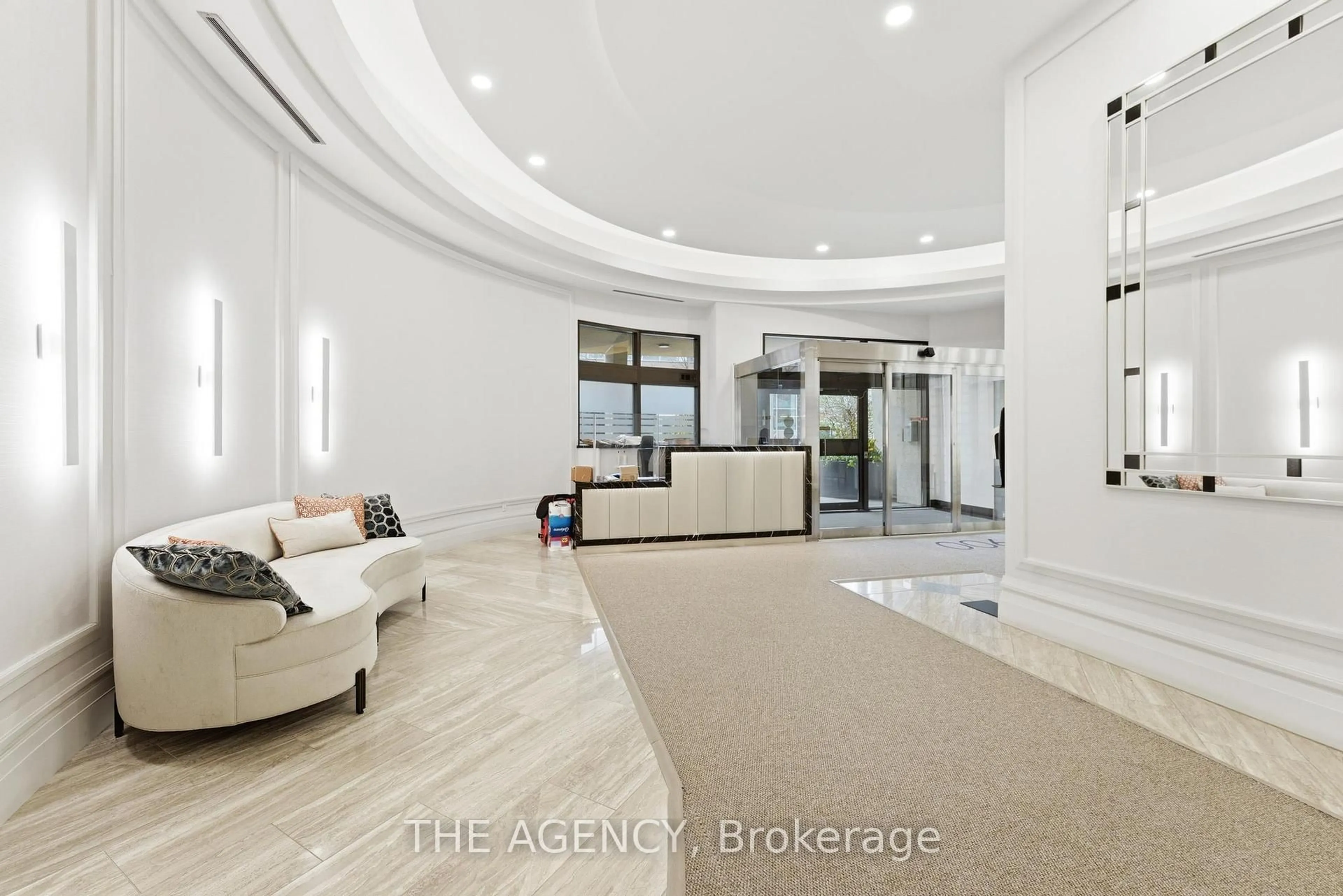 Indoor foyer for 900 Yonge St #902, Toronto Ontario M4W 3P5