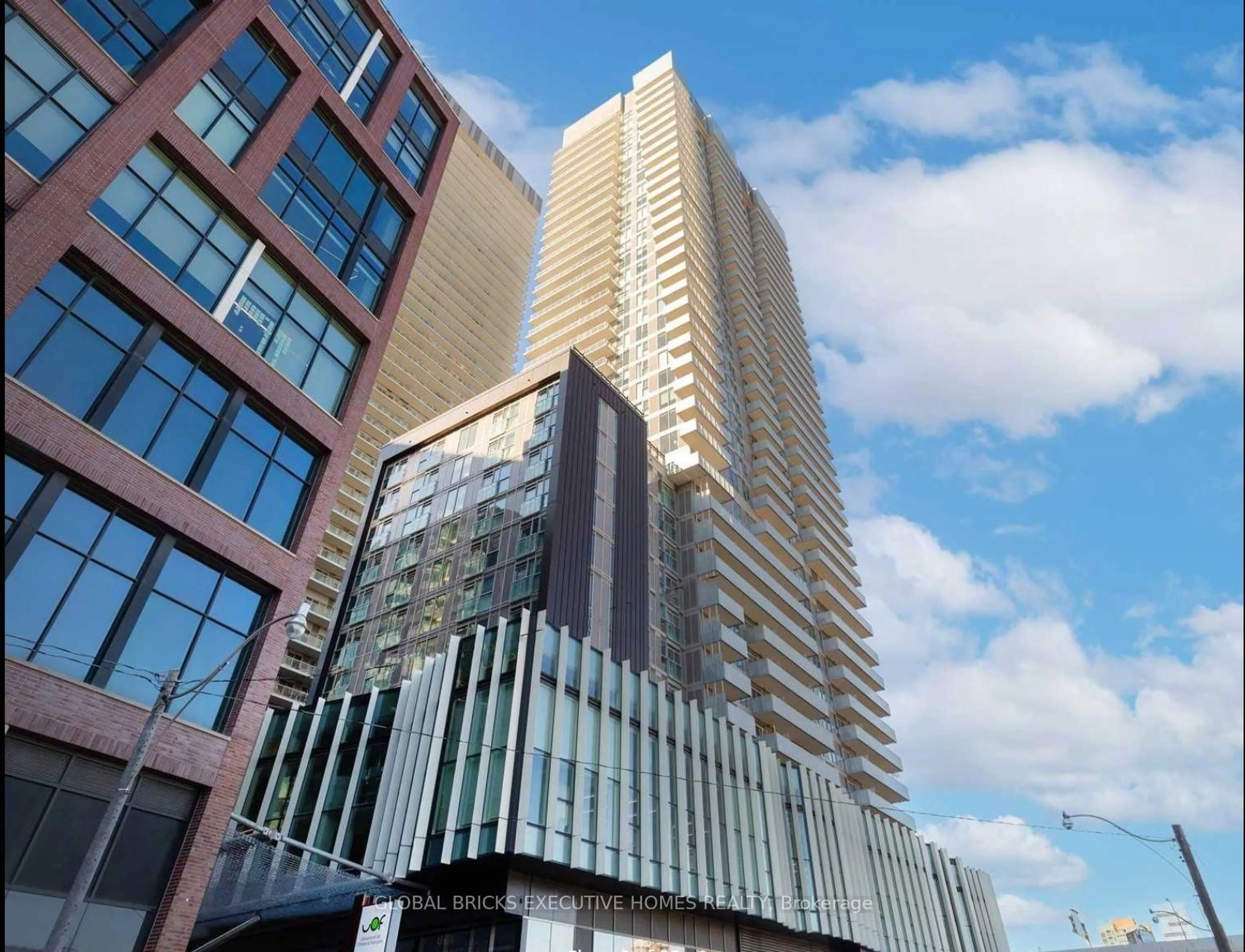 Indoor foyer for 20 Richardson St #2603, Toronto Ontario M5A 0S6